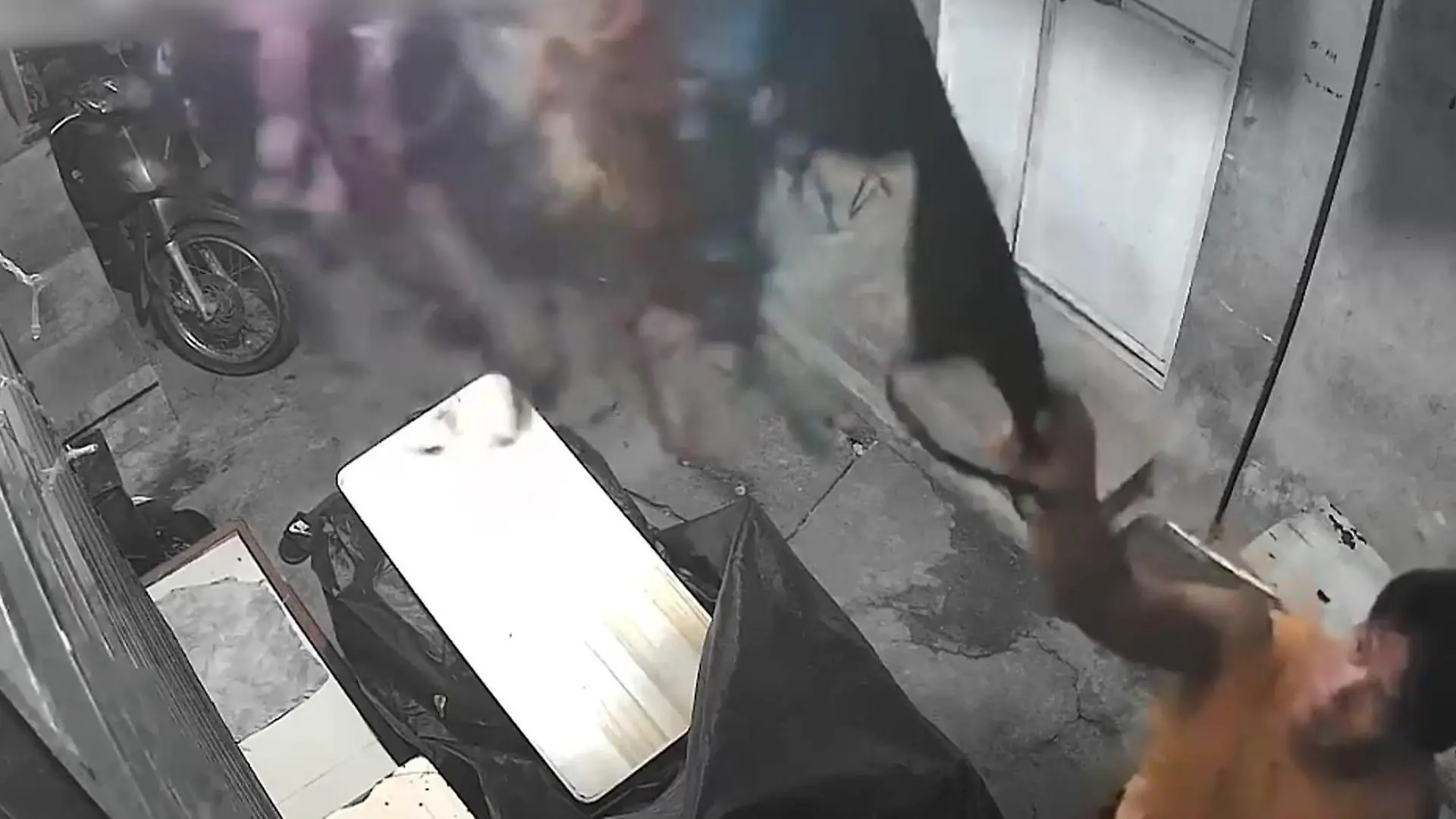 An die Wäsche gegangen! Kamera erwischt BH-Dieb Schlüpfriger Beutezug