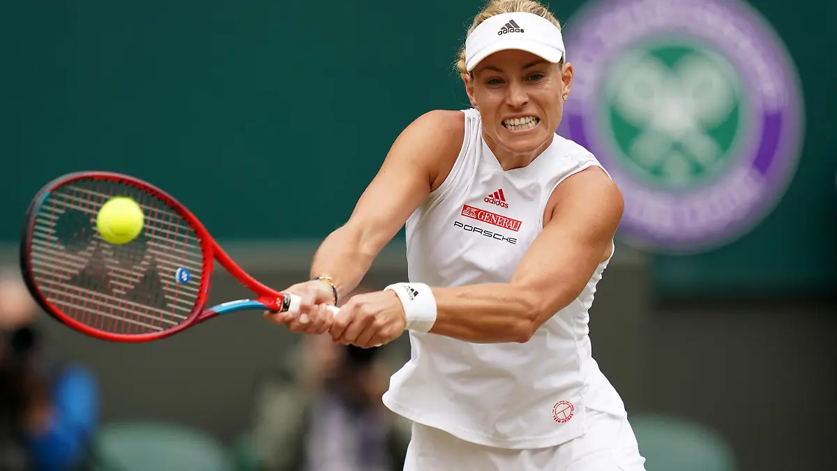 08.07.2021, Großbritannien, London: Tennis: Grand Slam, Wimbledon, WTA-Tour, Einzel, Damen, Halbfinale, Barty (Australien) - Kerber (Deutschland). Angelique Kerber in Aktion. Foto: John Walton/PA Wire/dpa +++ dpa-Bildfunk +++