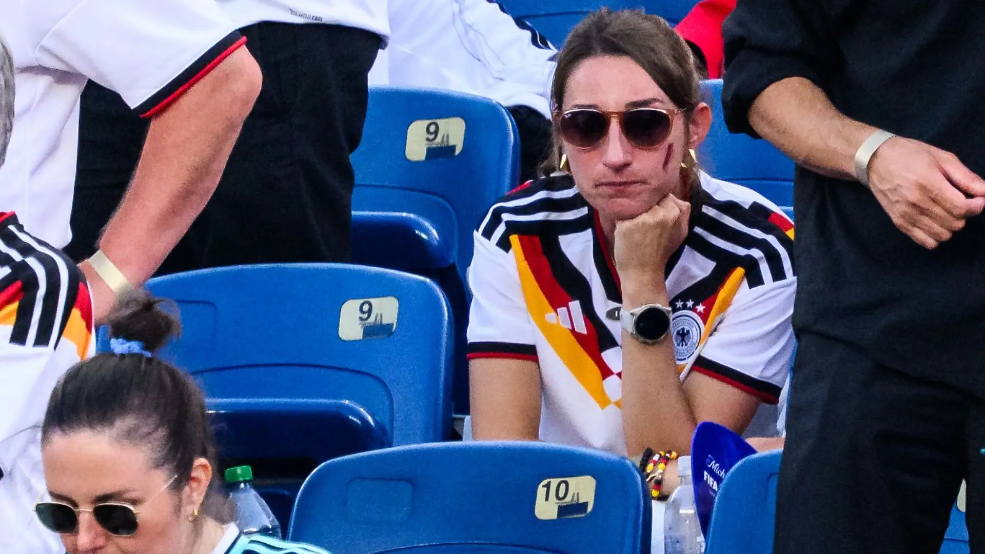 Ein Bild sagt mehr als 1000 Worte: Lena Nagelsmann auf der Tribüne
