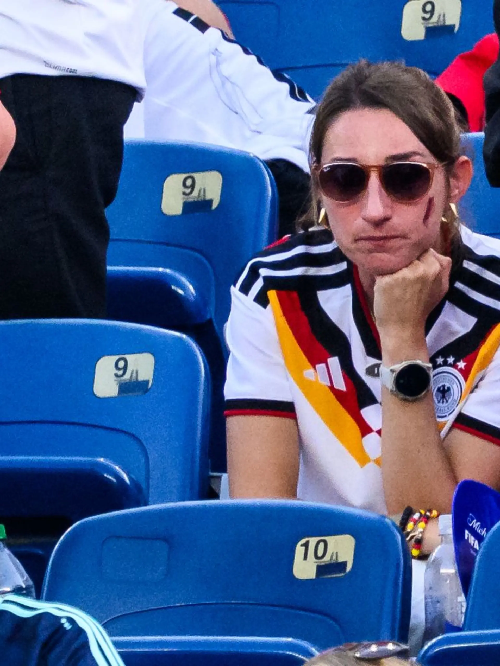 Ein Bild sagt mehr als 1000 Worte: Lena Nagelsmann auf der Tribüne