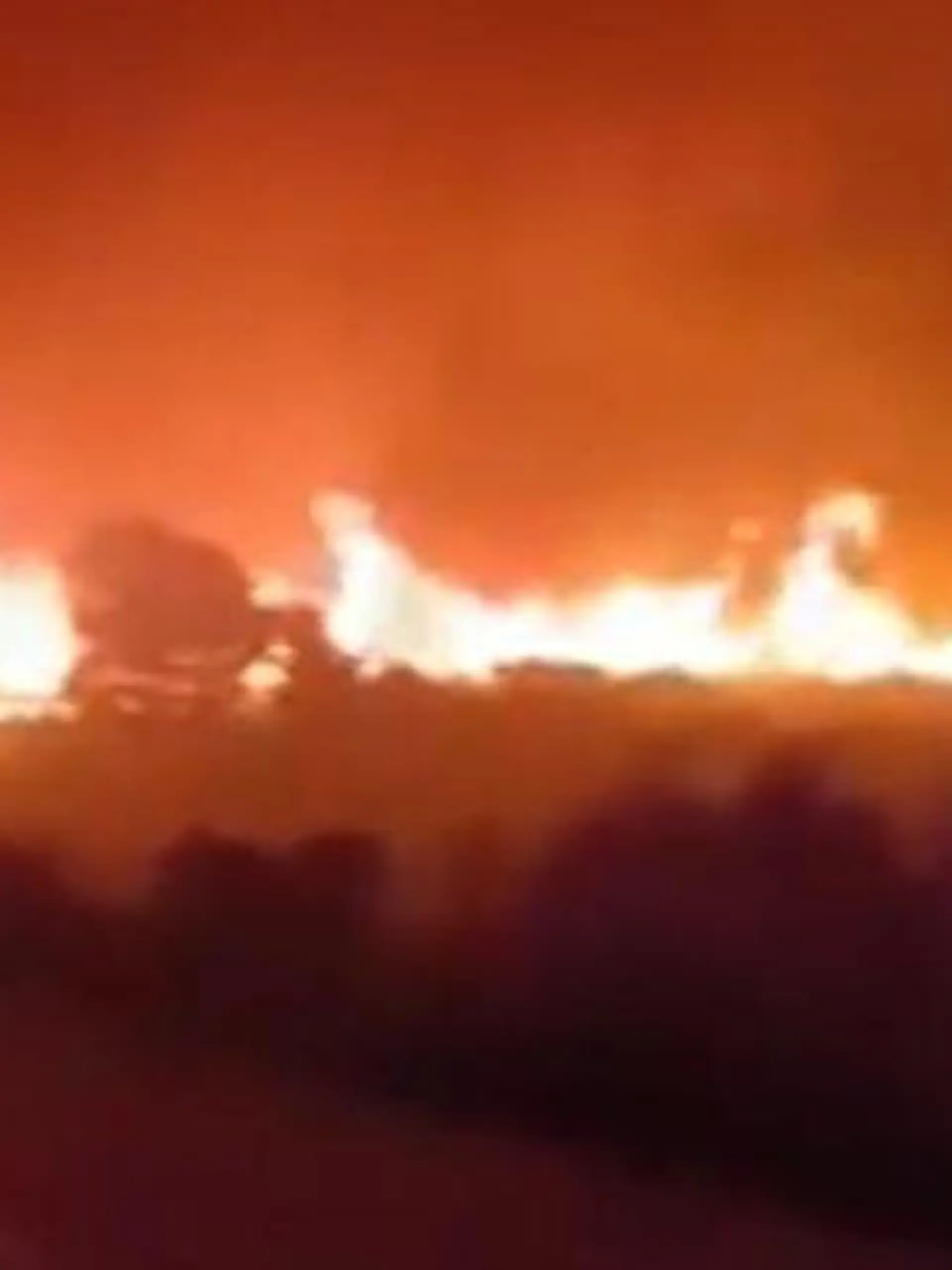 Bild zu: "XXL-Feuer auf „Mamma Mia“-Insel! Flammen wüten in berühmtem Urlaubsparadies"