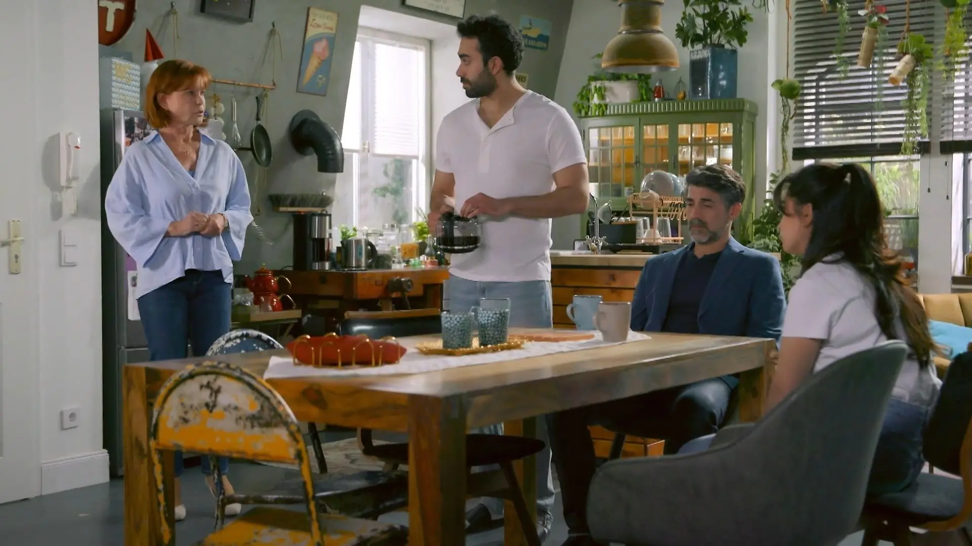 Irene offenbart den Güleks ein Detail über Nurays Tod Die „Unter uns“-Wochenvorschau (Teil 1)