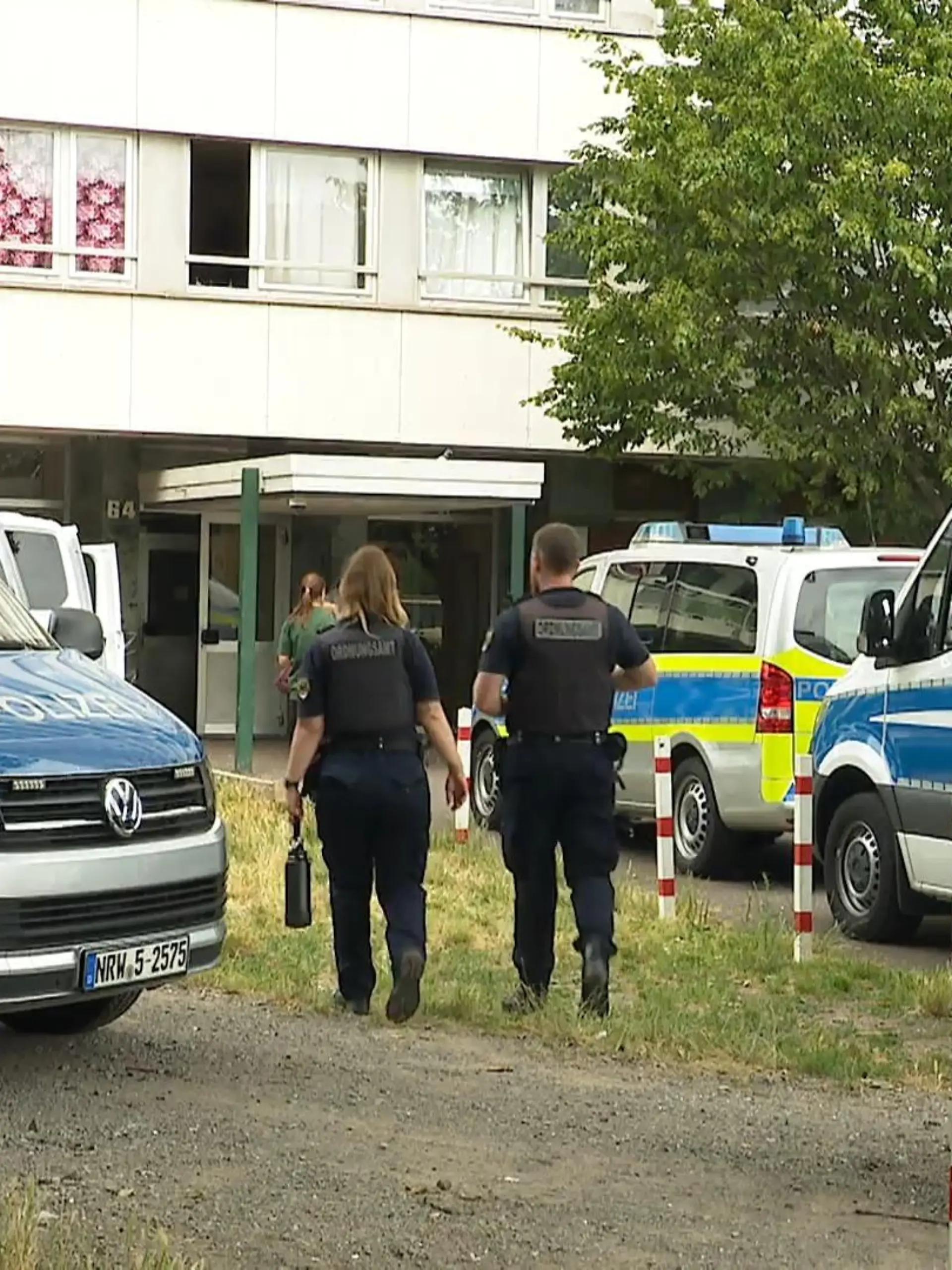 Bild zu: "Behörden überprüfen Bewohner des „Weißen Riesen“"