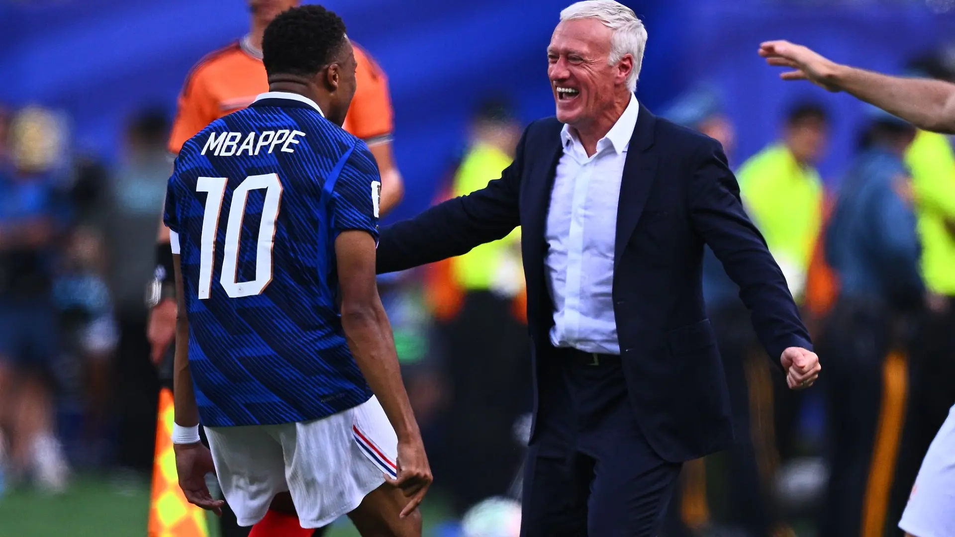 Der Kapitän und sein Trainer: Kylian Mbappé (l.) mit Didier Deschamps.