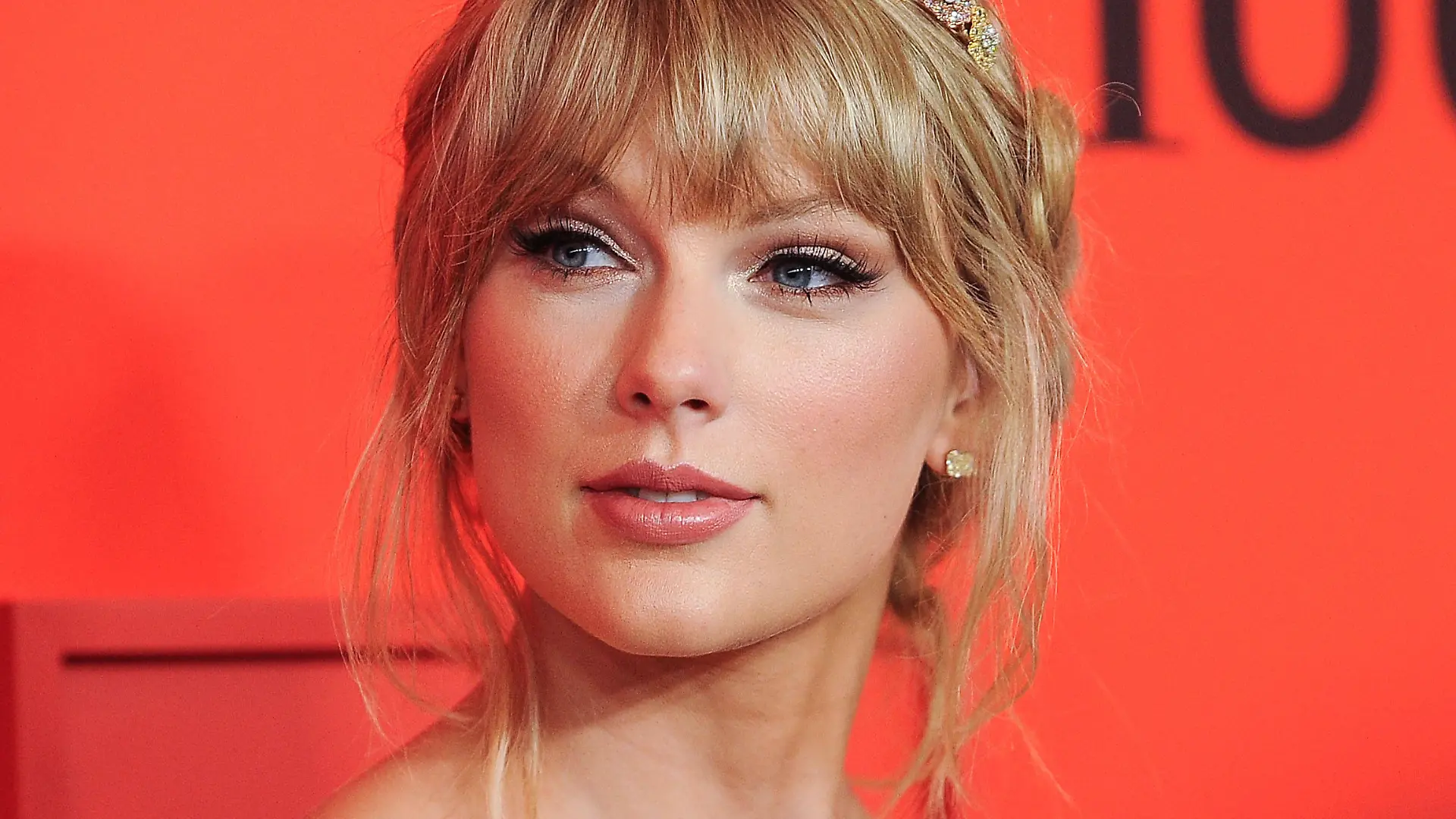 FILE Taylor Swift wedding rumours grip Rhode Island town after mysterious tent appears FILE Rumors that Taylor Swift was planning to marry Travis Kelce at her Rhode Island home this weekend have drawn fans, photographers and curious visitors to the seaside village of Watch Hill after a large tent appeared near her estate. MANHATTAN, NEW YORK CITY, NEW YORK, USA - APRIL 23: American singer-songwriter and cultural icon Taylor Swift wearing a J. Mendel dress, Lorraine Schwartz jewelry, and Chloe Gosselin heels arrives at the 2019 Time 100 Gala held at the Frederick P. Rose Hall at Jazz At Lincoln Center on April 23, 2019 in Manhattan, New York City, New York, United States. Photo by Image Press Agency