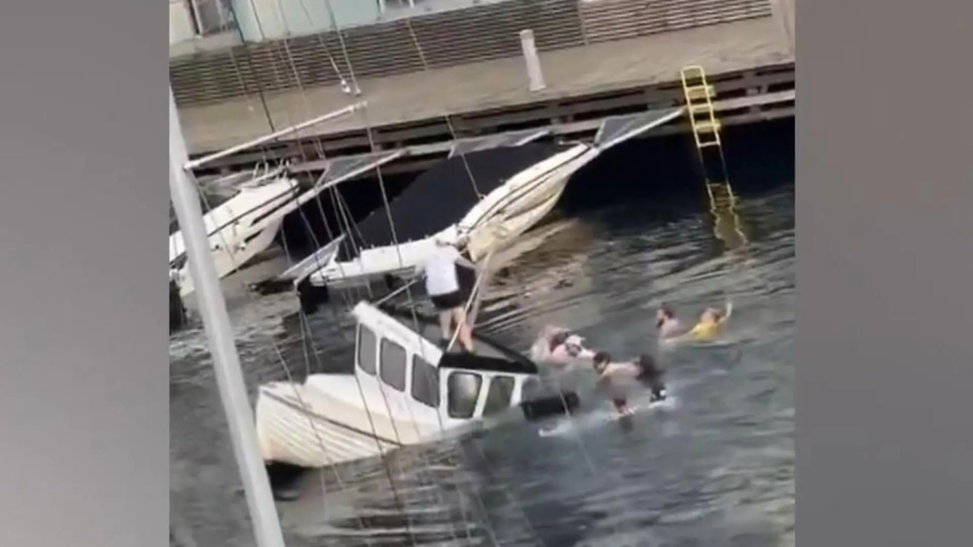Junggesellenabschied eskaliert! Gruppe versenkt Boot – Polizei ermittelt Sauftour endet mit Absaufen