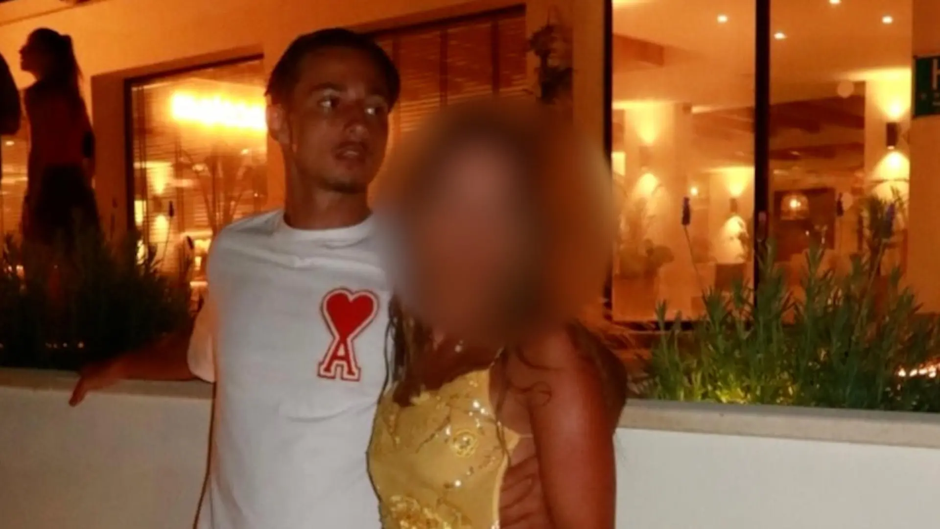 Nach Liebesgerüchten bei „Let's Dance" – jetzt zeigt Milano seine Freundin öffentlich! Gemeinsamer Urlaub auf Mallorca