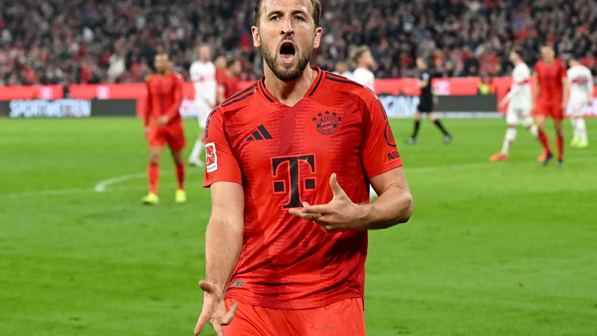 FILE PHOTO: Soccer Football - Bundesliga - Bayern Munich v VfB Stuttgart - Allianz Arena, Munich, Germany - October 19, 2024 Bayern Munich's Harry Kane celebrates scoring their third goal to complete a hat-trick REUTERS/Angelika Warmuth DFL REGULATIONS PROHIBIT ANY USE OF PHOTOGRAPHS AS IMAGE SEQUENCES AND/OR QUASI-VIDEO./File Photo