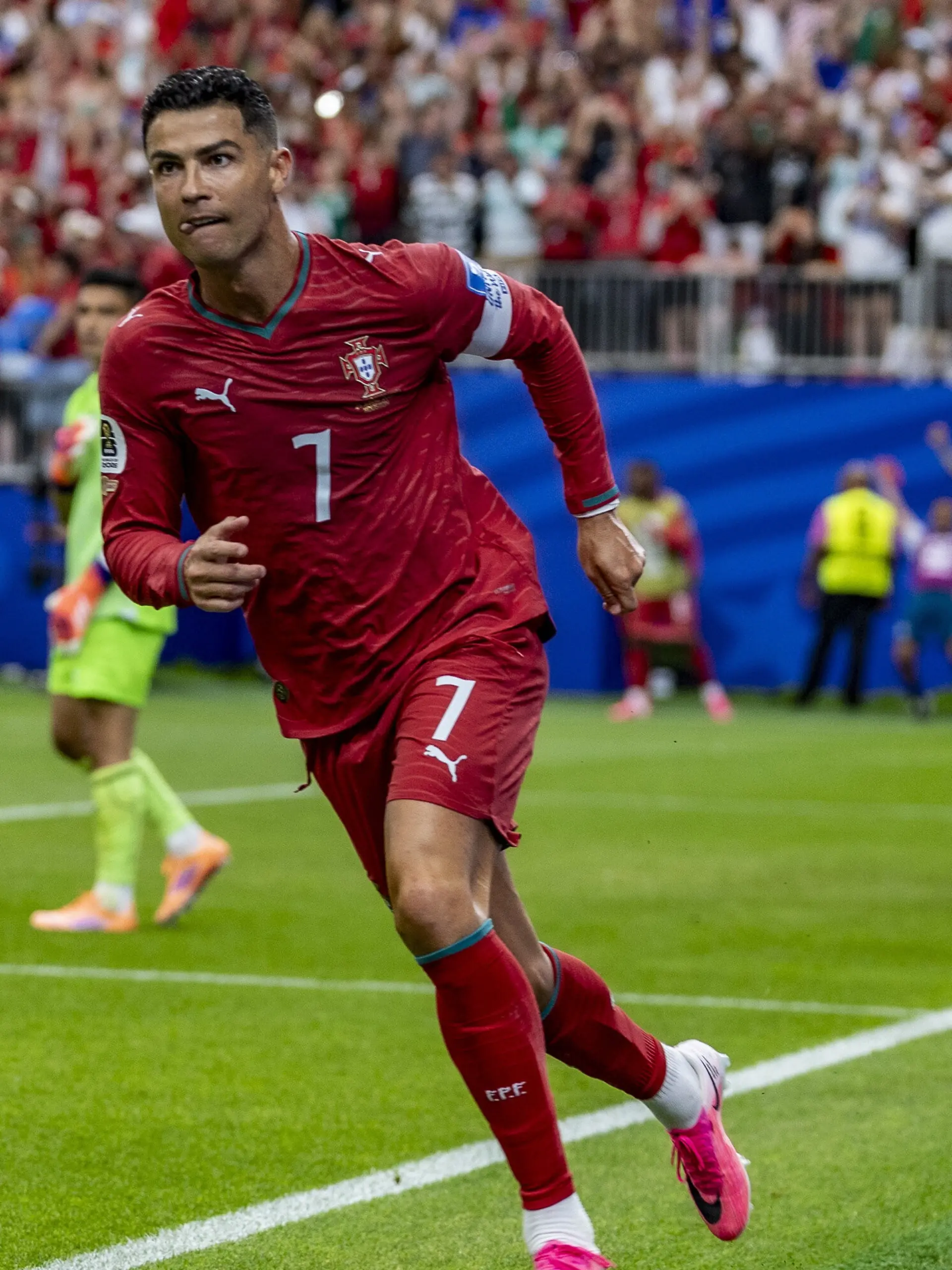 Texas (USA), 06/23/2026 - Football / Portugal vs Uzbekistan / FIFA World Cup 2026 - Player Cristiano Ronaldo, in a match between Portugal and Uzbekistan, valid for the second round of the group stage of the 2026 World Cup, held at NRG Stadium, located in the city of Houston, in the state of Texas (United States), on Tuesday, June 23, 2026. Featuring: Cristiano Ronaldo of Portugal celebrates goal Where: Houston, Texas, United States When: 23 Jun 2026 Credit: Pedro Paulo Diaz/TheNews2/Cover Images