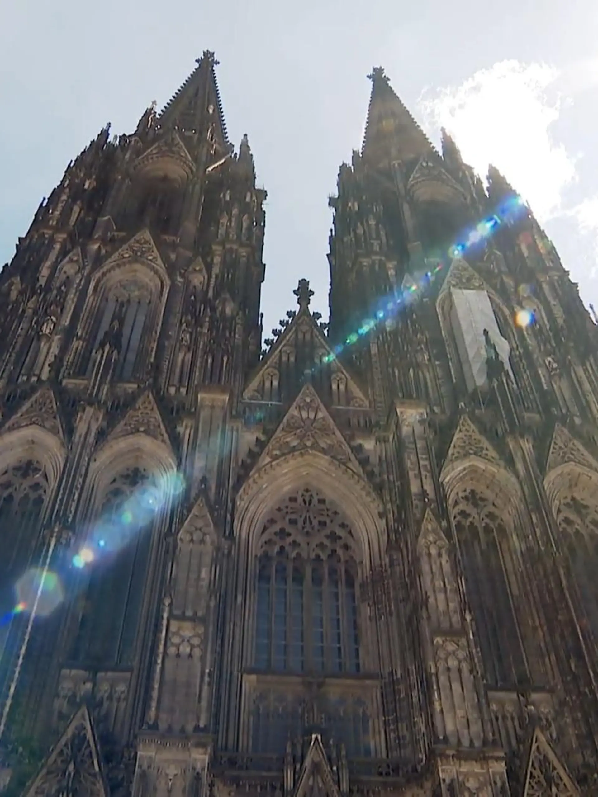 Bild zu: "12 Euro für Kölner Dom"