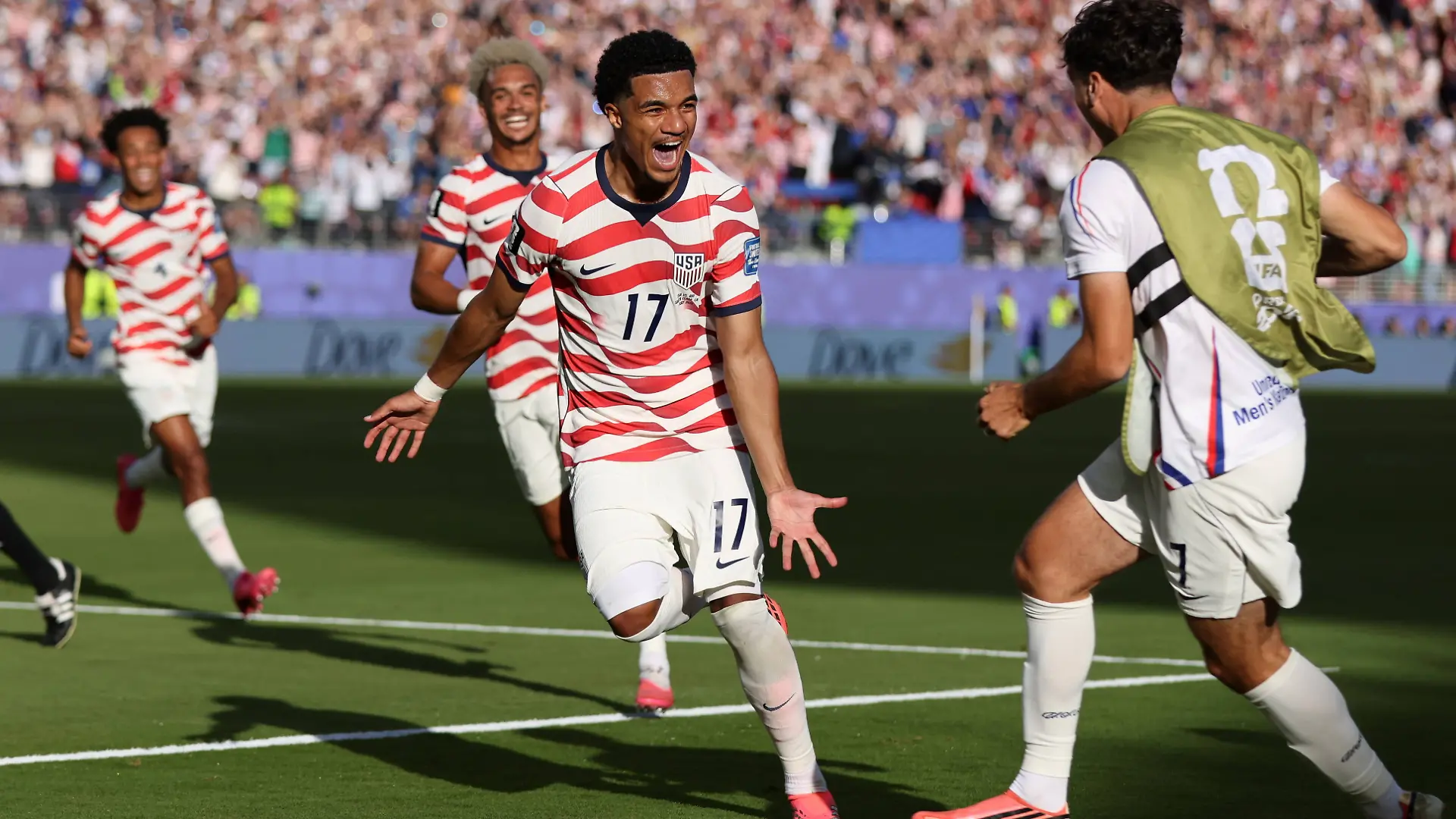 FIFA World Cup, WM, Weltmeisterschaft, Fussball 2026 - Round of 32 - USA vs Bosnia and Herzegovina Malik Tillman of USA celebrates scoring the 2-0 goal during the FIFA World Cup 2026 Round of 32 match USA against Bosnia and Herzegovina, in San Francisco, Califronia, USA, 01 July 2026. SANTA CLARA United States PUBLICATIONxINxGERxAUTxINDxONLY Copyright: xBENJAMINxFANJOYx