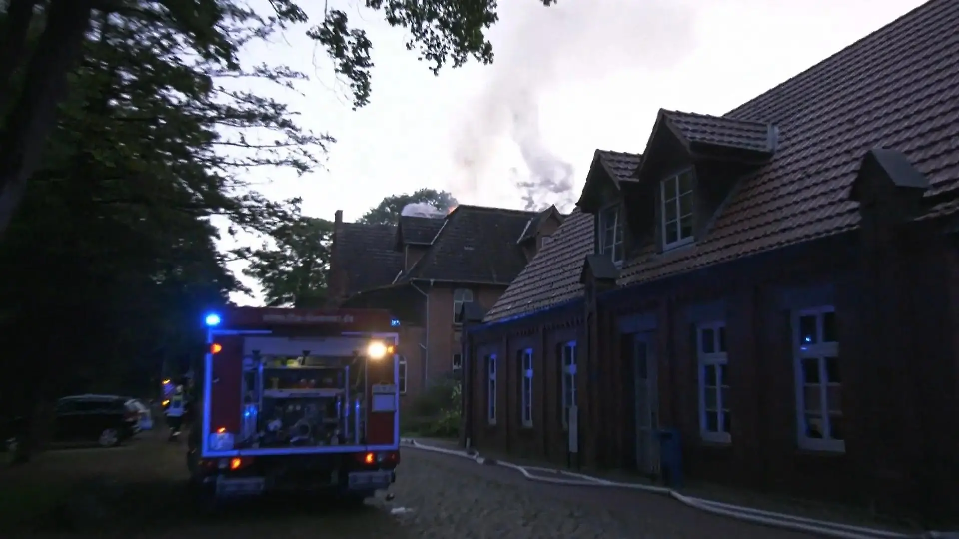 Bild von Krankenhaus evakuiert! Dachstuhl in Flammen