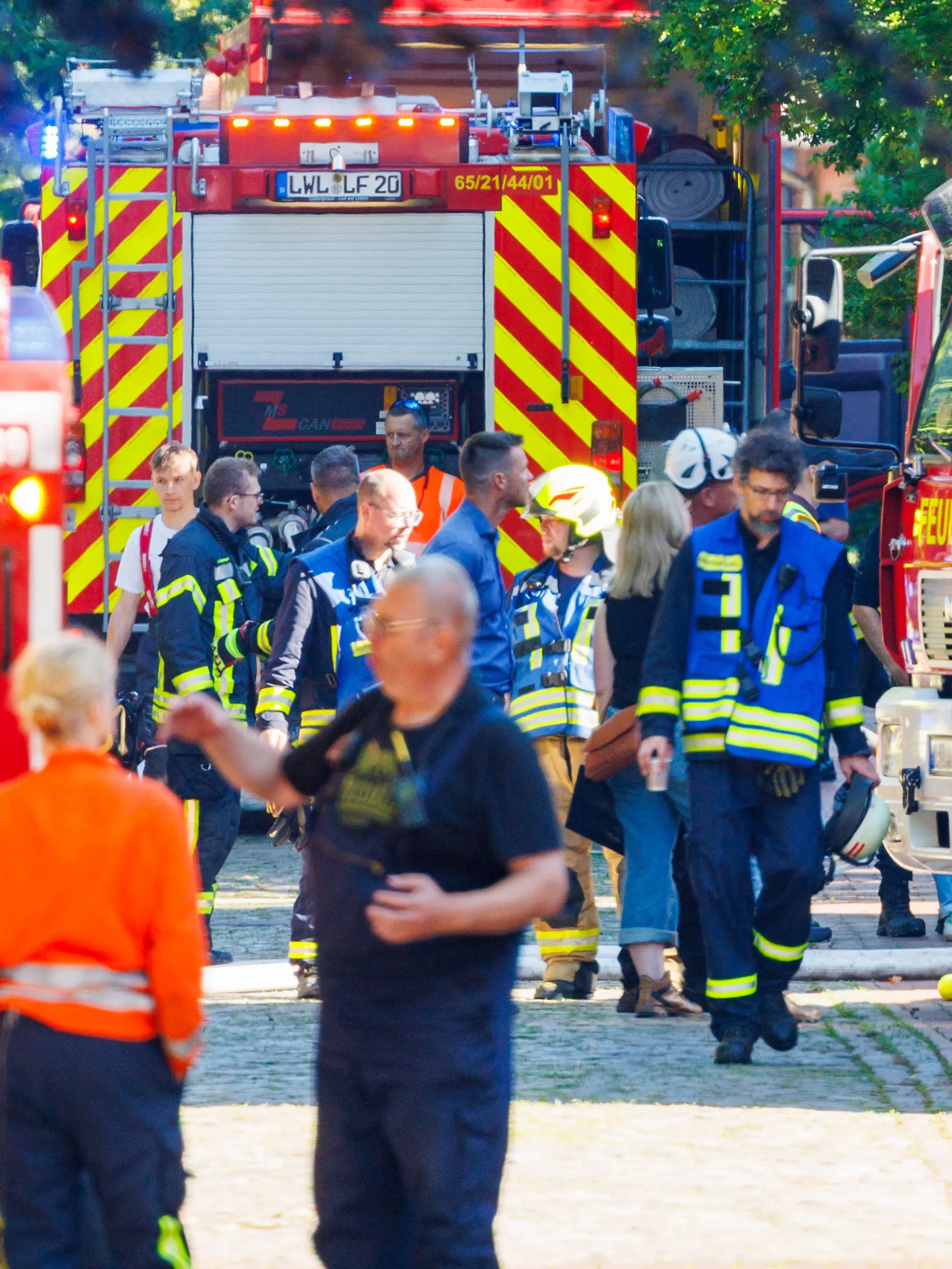 Einsatzkräfte von Feuerwehr und Polizei sind am LUP Klinikum im Rettungseinsatz. 