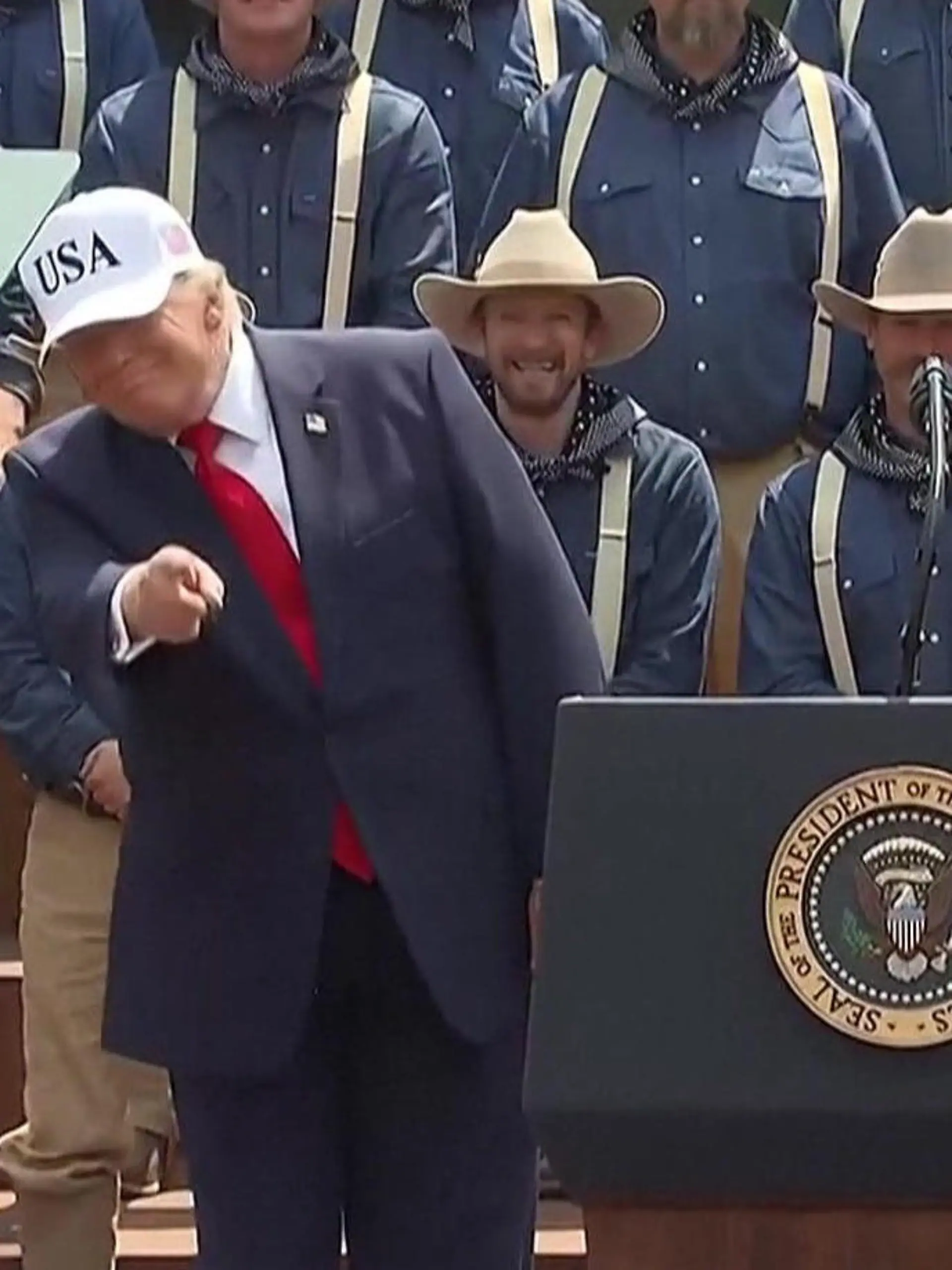 Bild zu: "„Dann haben wir einen Dreier!“ Schockt Trump hier mit Sex-Anspielung?"