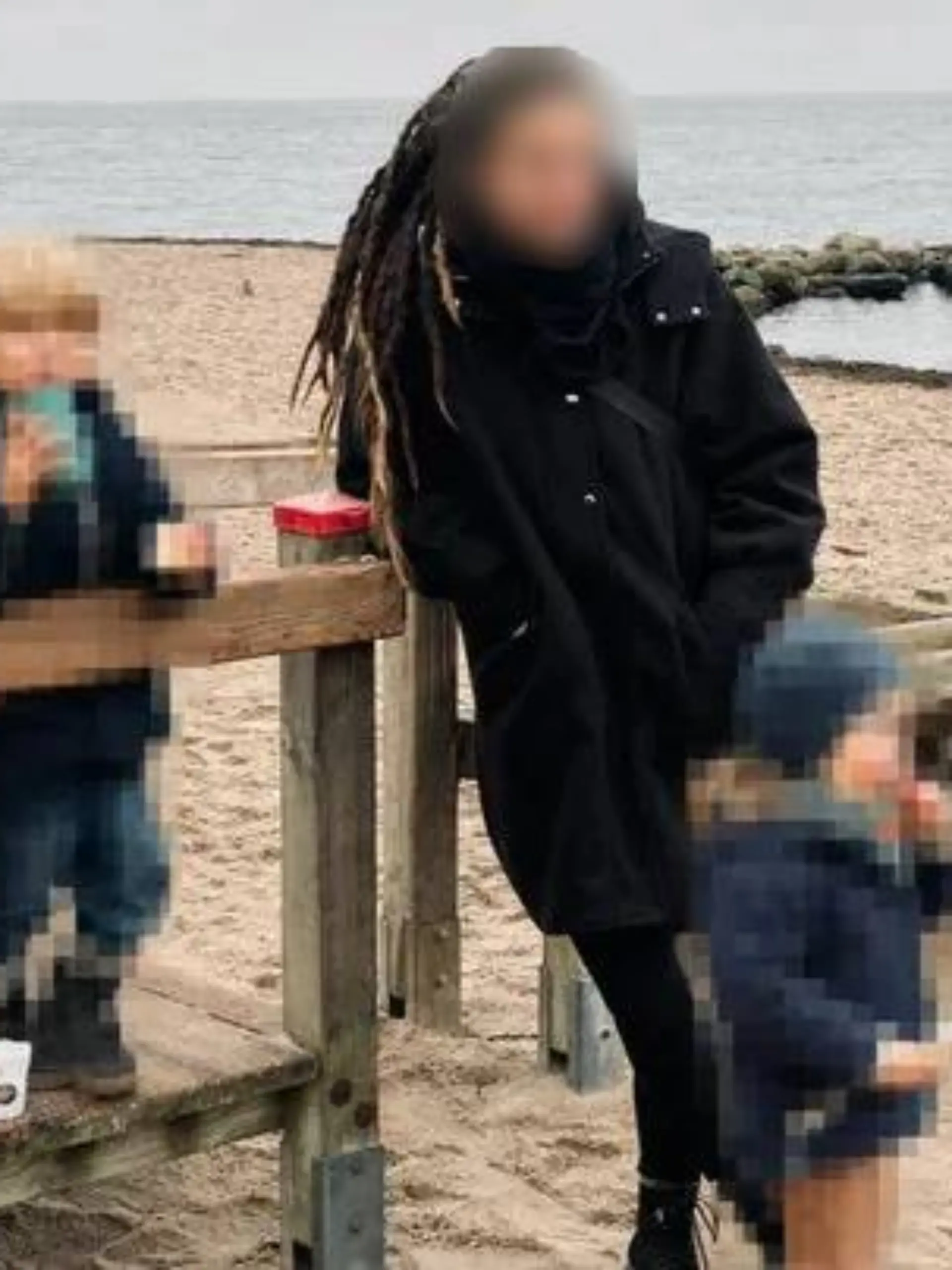 Nach der Bluttat in Stade bewegt das Schicksal zweier kleiner Kinder ganz Deutschland. Erst stirbt ihr Vater, 20 Tage später wird ihre Mutter erschossen.