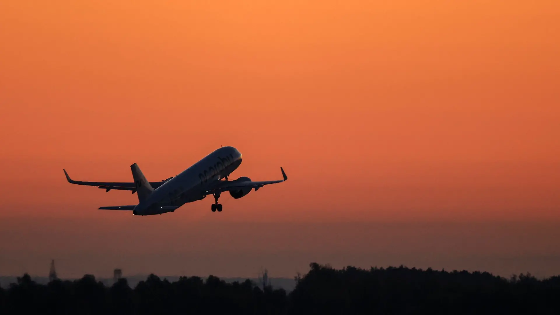Bild zu: "Teurer Direktflug oder günstiger mit Zwischenstopp – wann lohnt sich der Spar-Tarif wirklich?"