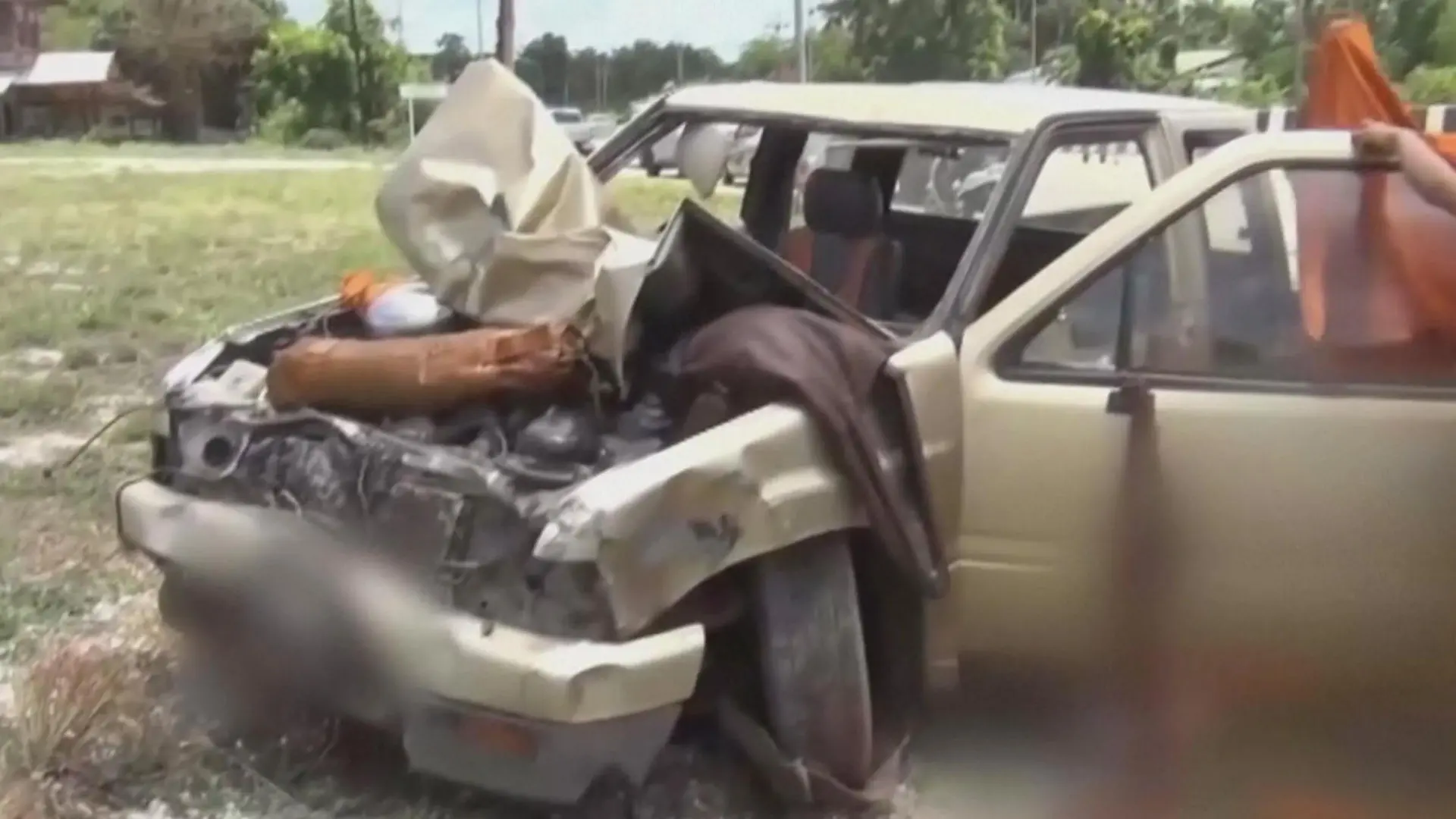 Kind (11) rast mit Auto in Mönche – mindestens acht Tote! Tragödie in Thailand