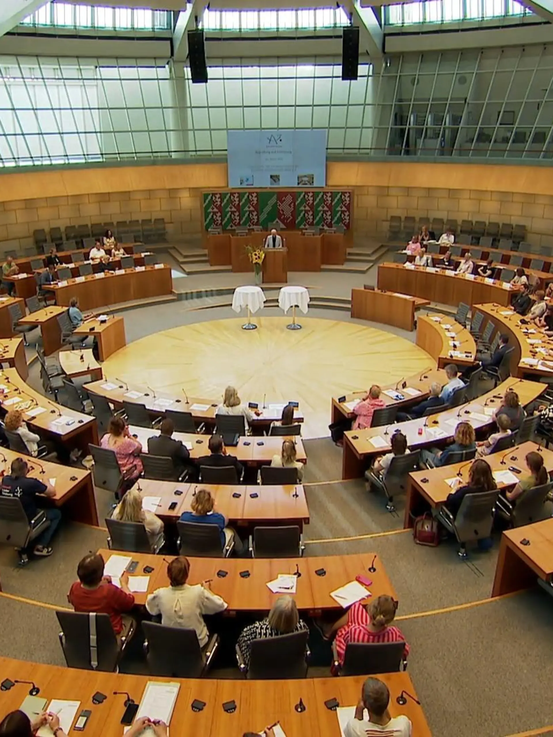Bild zu: "Pflegereform der Bundesregierung in der Kritik"