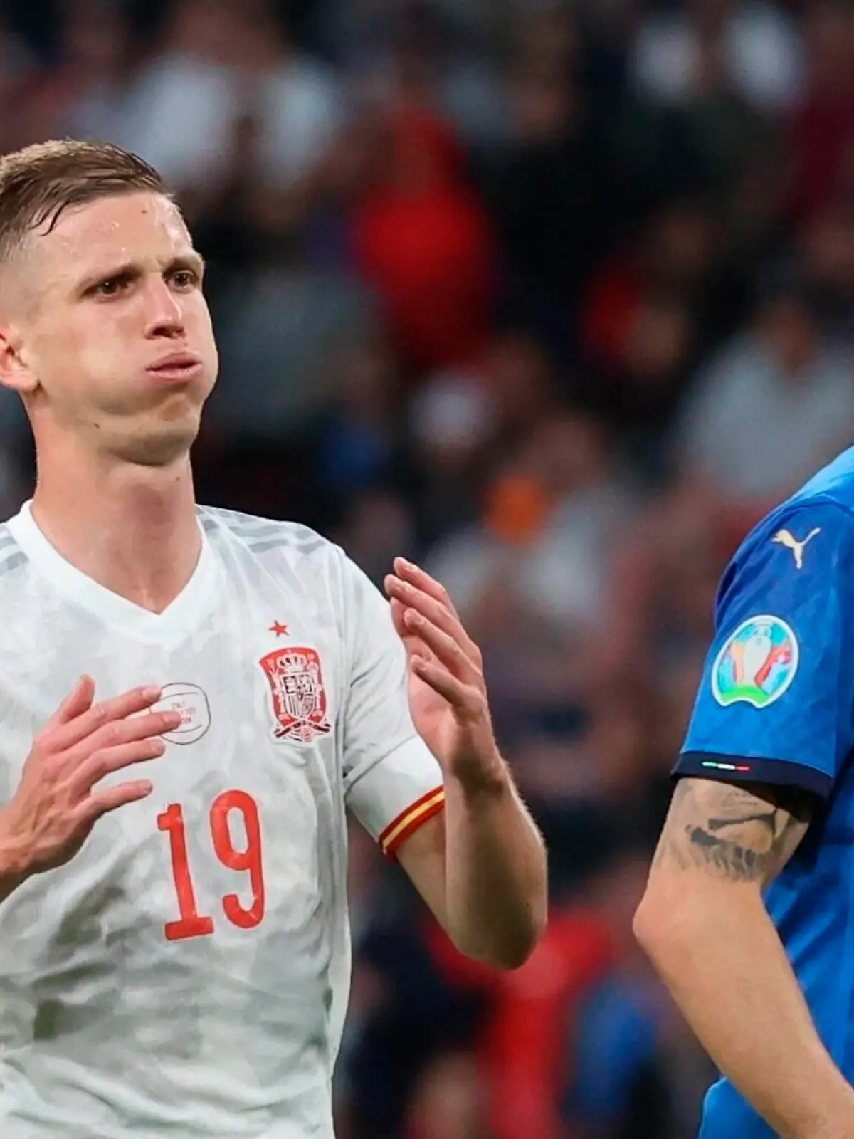  Spain s midfielder Dani Olmo L and Italy s defense Leonardo Bonucci during the UEFA EURO, EM, Europameisterschaft,Fussball 2020 semi final between Italy and Spain held at Wembley Stadium, in London, Britain, 06 July 2021. Semi Final: Italy vs Spain ACHTUNG: NUR REDAKTIONELLE NUTZUNG PUBLICATIONxINxGERxSUIxAUTxONLY Copyright: xKikoxHuescaxes-ESx GRAF5189 20210706-18dd2e38ab686931f84242e3a0b198b31c582820