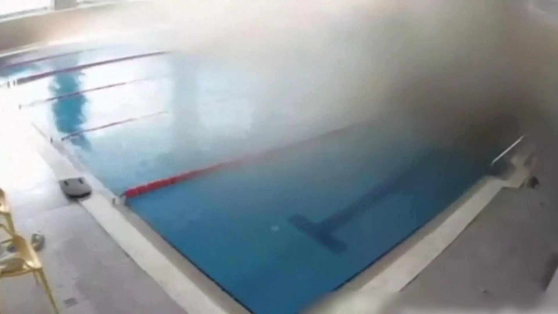 Während Menschen im Wasser sind! Russisches Geschoss schlägt in Schwimmbad ein Mehrere Verletzte