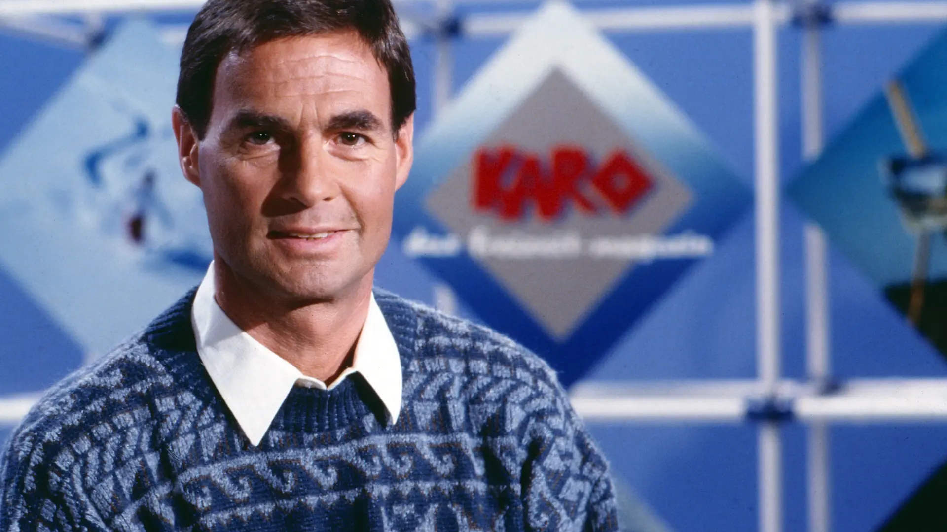 Manfred Vorderwülbecke, deutscher Sportjournalist, Autor, Sportreporter beim Bayerischen Rundfunk, Spezialgebiet: Wintersport und Skilanglauf, Portrait, Deutschland, 1989. Manfred Vorderwuelbecke, German Sports journalist, author, Sports reporter at the Bayerische Rundfunk, his speciality winter sports and cross-country skiing, portrait, Germany, 1989.