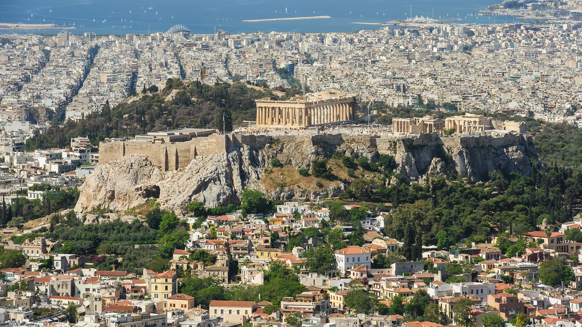 Ein 17-jähriger Brite ist von einem Hotelbalkon in Athen gestürzt