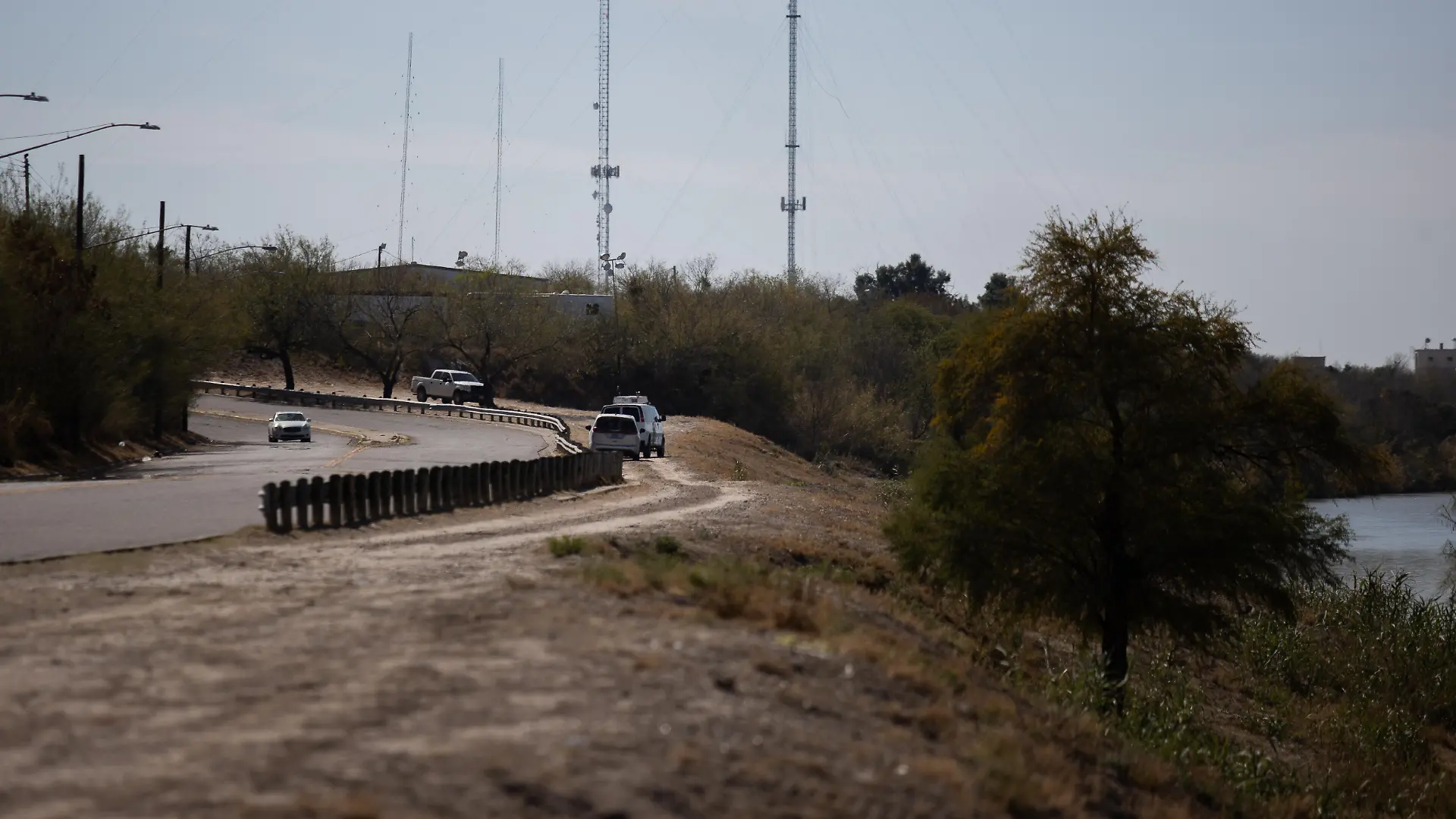 U.S. Army and Border Patrol officers overlook the Rio Grande River in Laredo, Texas, on February 5, 2026. (Photo by Reginald Mathalone/NurPhoto)