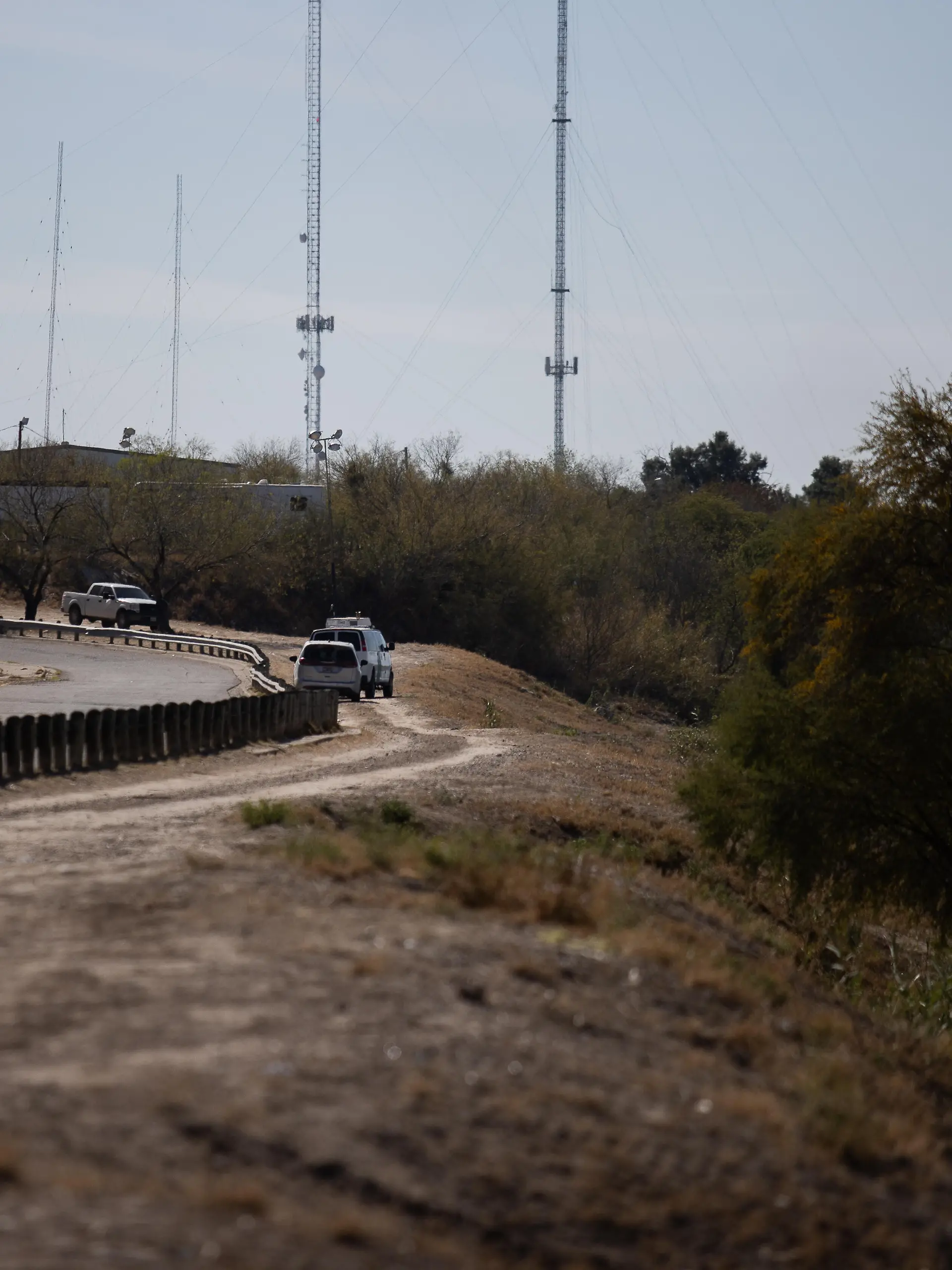 U.S. Army and Border Patrol officers overlook the Rio Grande River in Laredo, Texas, on February 5, 2026. (Photo by Reginald Mathalone/NurPhoto)