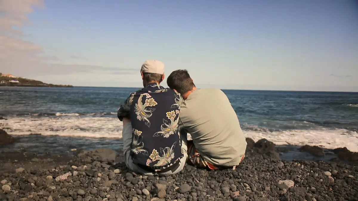Wie romantisch! Am Strand von La Palma kommen sich "Bauer sucht Frau International"-Kandidat Heiko und Basti näher.