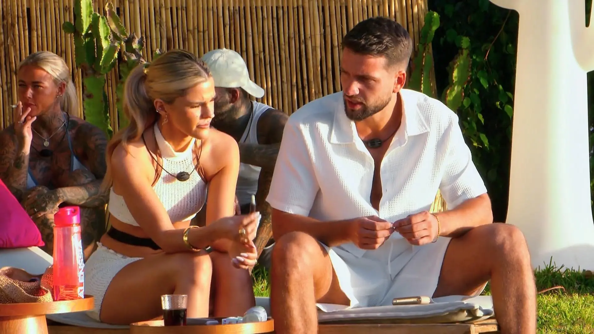 Bei „Temptation Island" doch betrogen? Josh schockt Nasrin mit DIESER Beichte Whirlpool-Geständnis bei „Bad Boyfriends"