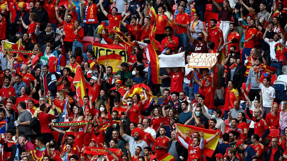 Mandatory Credit: Photo by Kieran McManus/BPI/Shutterstock 12198179z Spain fans Italy v Spain, UEFA European Championship, EM, Europameisterschaft 2020, Semi Final, International Football, Wembley Stadium, London, UK - 6 July 2021 Italy v Spain, UEFA European Championship 2020, Semi Final, International Football, Wembley Stadium, London, UK - 6 July 2021 PUBLICATIONxINxGERxSUIxAUTXHUNxGRExMLTxCYPxROMxBULxUAExKSAxONLY Copyright: xKieranxMcManus/BPI/Shutterstockx 12198179z 