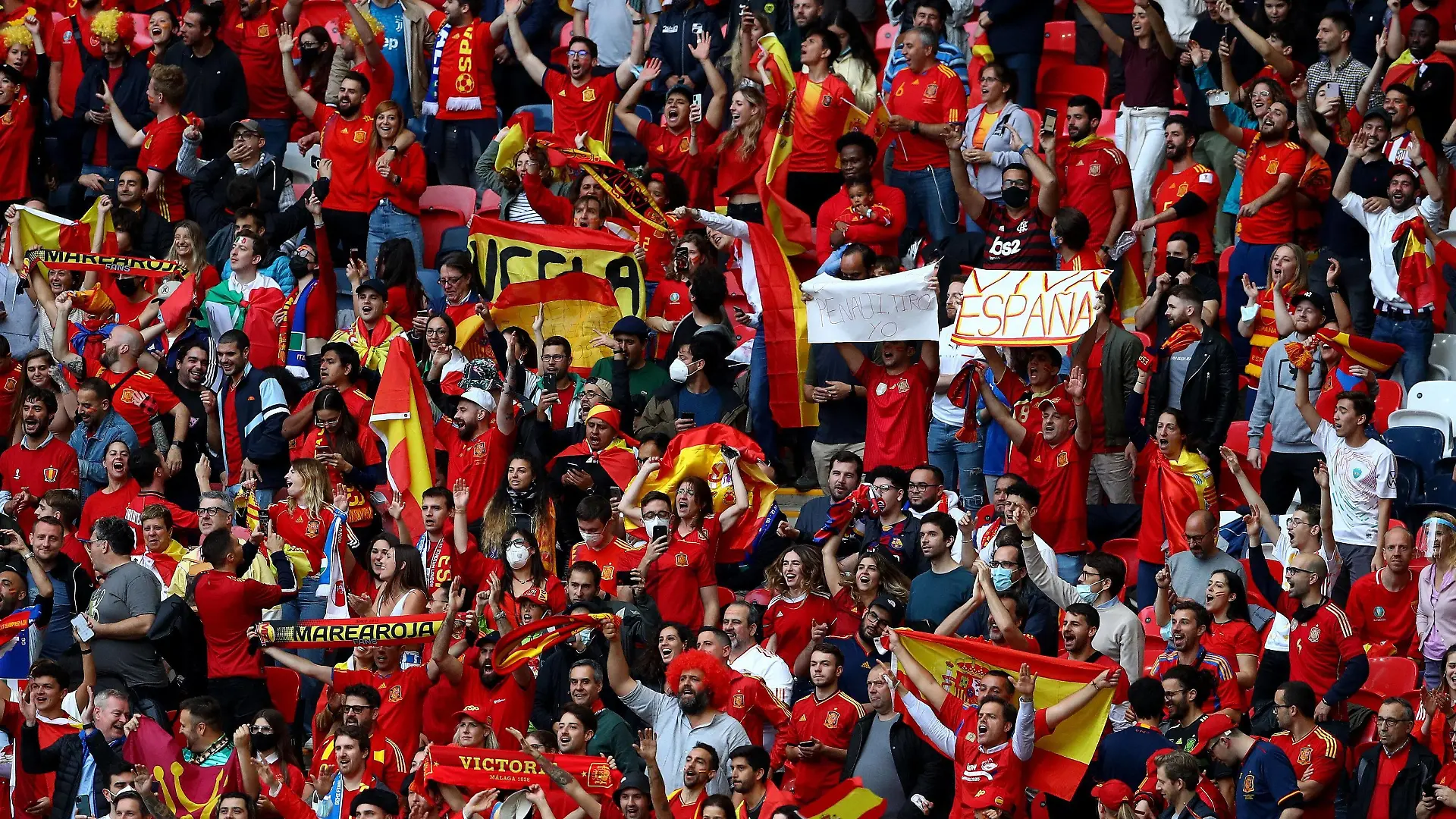 Mandatory Credit: Photo by Kieran McManus/BPI/Shutterstock 12198179z Spain fans Italy v Spain, UEFA European Championship, EM, Europameisterschaft 2020, Semi Final, International Football, Wembley Stadium, London, UK - 6 July 2021 Italy v Spain, UEFA European Championship 2020, Semi Final, International Football, Wembley Stadium, London, UK - 6 July 2021 PUBLICATIONxINxGERxSUIxAUTXHUNxGRExMLTxCYPxROMxBULxUAExKSAxONLY Copyright: xKieranxMcManus/BPI/Shutterstockx 12198179z