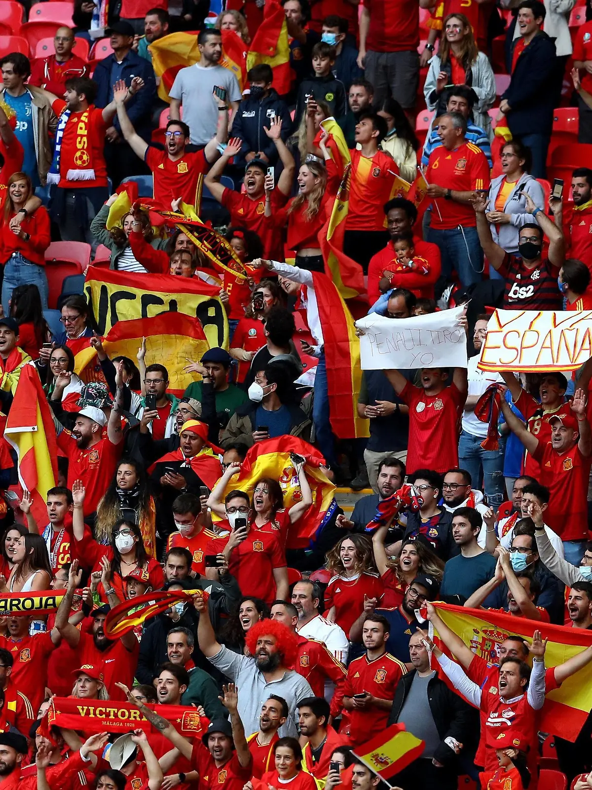 Mandatory Credit: Photo by Kieran McManus/BPI/Shutterstock 12198179z Spain fans Italy v Spain, UEFA European Championship, EM, Europameisterschaft 2020, Semi Final, International Football, Wembley Stadium, London, UK - 6 July 2021 Italy v Spain, UEFA European Championship 2020, Semi Final, International Football, Wembley Stadium, London, UK - 6 July 2021 PUBLICATIONxINxGERxSUIxAUTXHUNxGRExMLTxCYPxROMxBULxUAExKSAxONLY Copyright: xKieranxMcManus/BPI/Shutterstockx 12198179z 