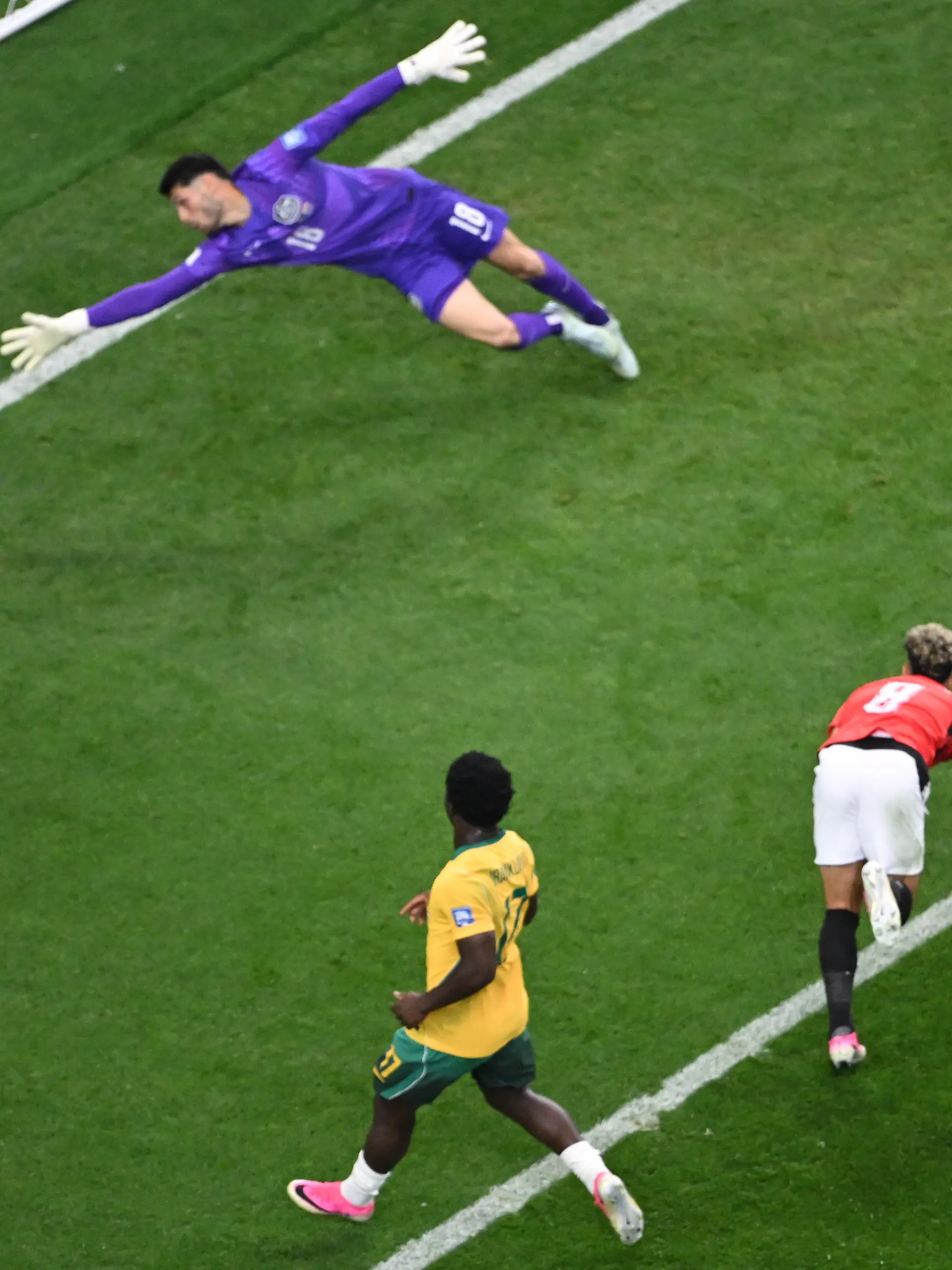 Fußball, Männer, WM 2026, Australien - Ägypten, Finalrunde, Sechzehntelfinale, Dallas -Stadion in Arlington. Emam Ashour (Ägypten,r) erzielt das Tor zum 0:1. +++ dpa-Bildfunk +++