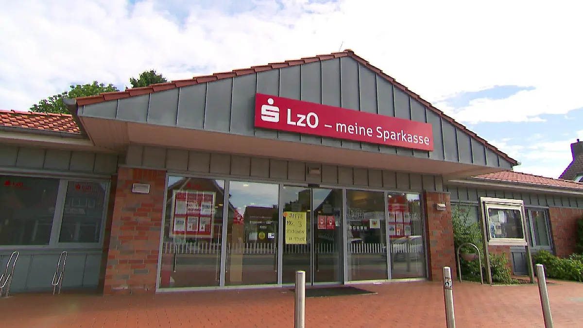 Die Sparkasse Augustfehn wurde im Juli 2019 überfallen.