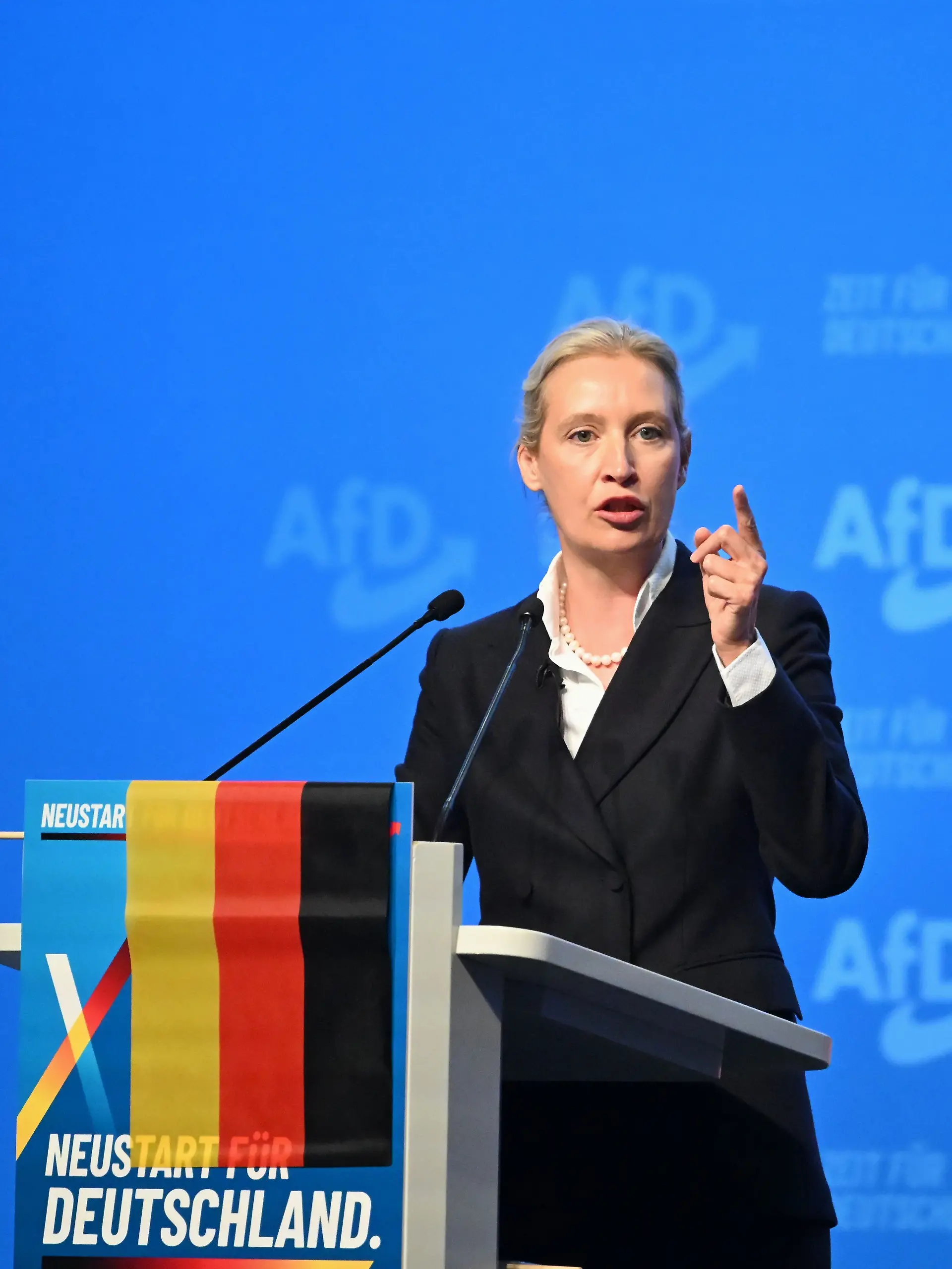04.07.2026, Thüringen, Erfurt: Alice Weidel, Bundesvorsitzende und Fraktionsvorsitzende der AfD, spricht während des Bundesparteitags der AfD. Bei dem Treffen soll die Führungsspitze der Partei neu gewählt werden. Der Bundesparteitag der AfD findet am 4. und 5. Juli in der Messe Erfurt statt. Foto: Katharina Kausche/dpa +++ dpa-Bildfunk +++