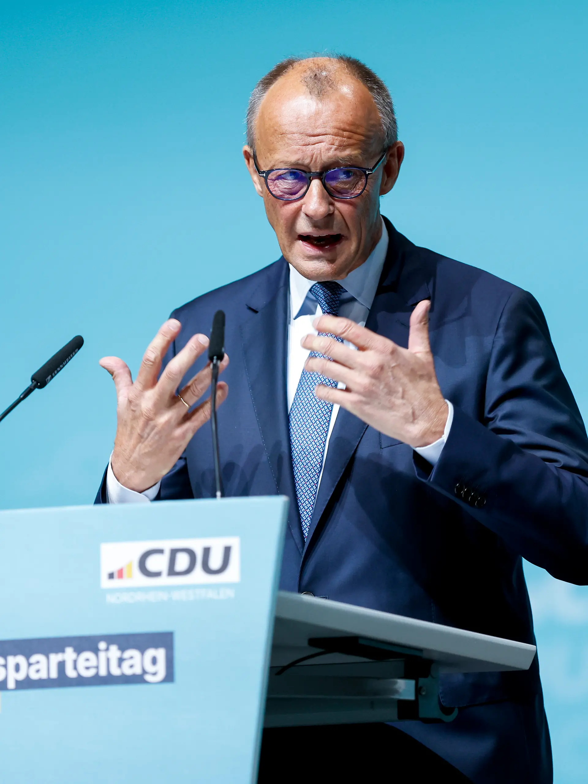 Bundeskanzler Friedrich Merz (CDU) spricht beim Landesparteitag der CDU Nordrhein-Westfalen. (zu dpa: «Merz: Vor Deutschland liegen sehr gute Jahre») +++ dpa-Bildfunk +++