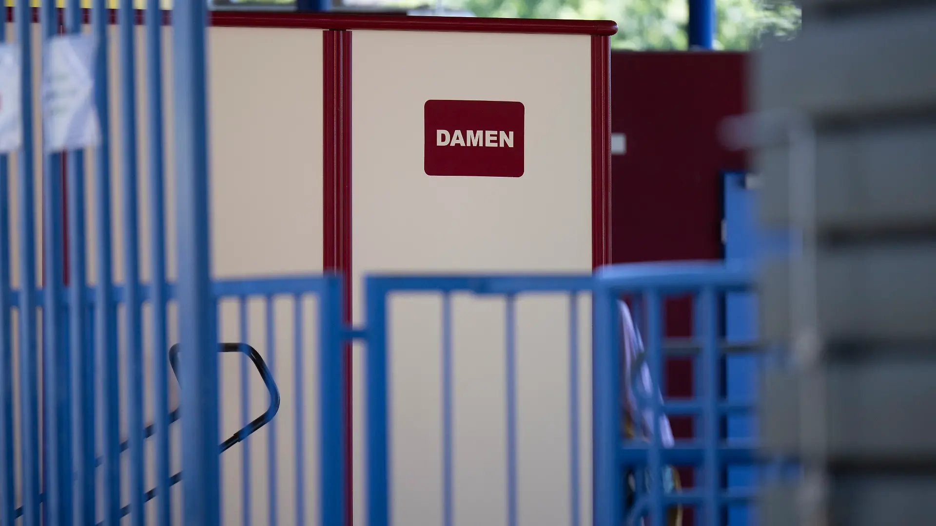 Aufregung in einem österreichischen Freibad: Männer sollen sich im Damenbereich aufgehalten haben