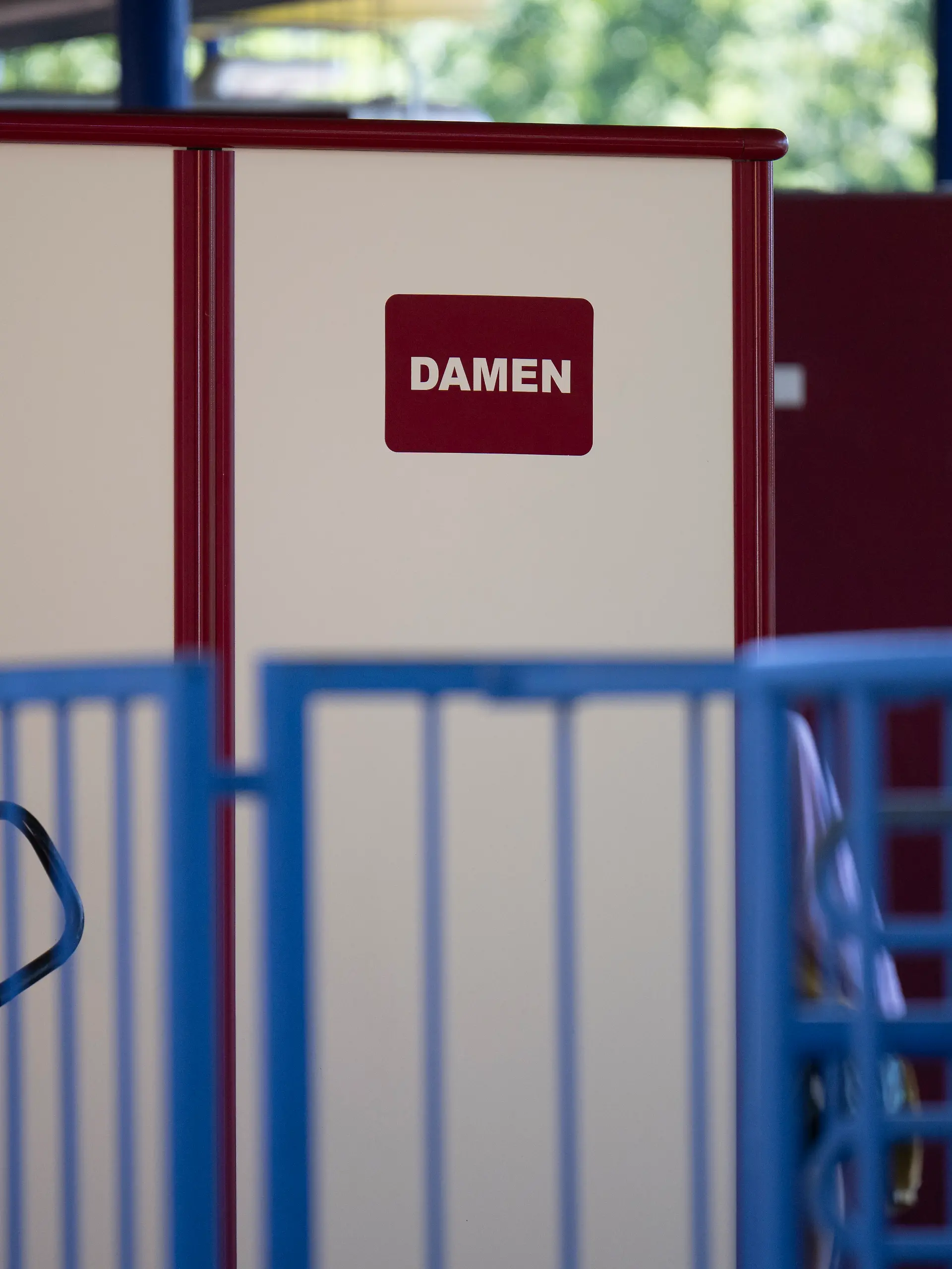 Aufregung in einem österreichischen Freibad: Männer sollen sich im Damenbereich aufgehalten haben