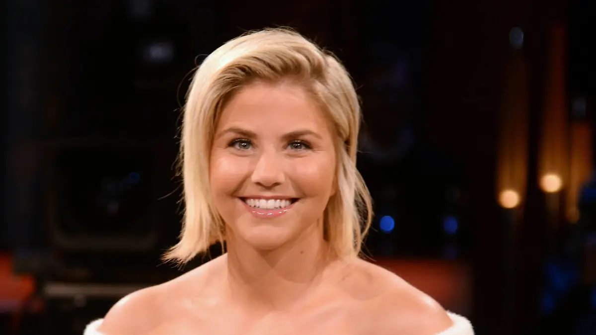 Hamburg, der 10.01.2020 Beatrice Egli bei der Aufzeichnung der NDR Talk Show im NDR Fernsehstudio Lokstedt Gäste bei der NDR Talkshow, Hamburg-Lockstedt Hamburg Deutschland *** Hamburg, the 10 01 2020 Beatrice Egli during the recording of the NDR Talk Show in the NDR television studio Lokstedt Guests at the NDR Talk Show, Hamburg Lockstedt Hamburg Germany 