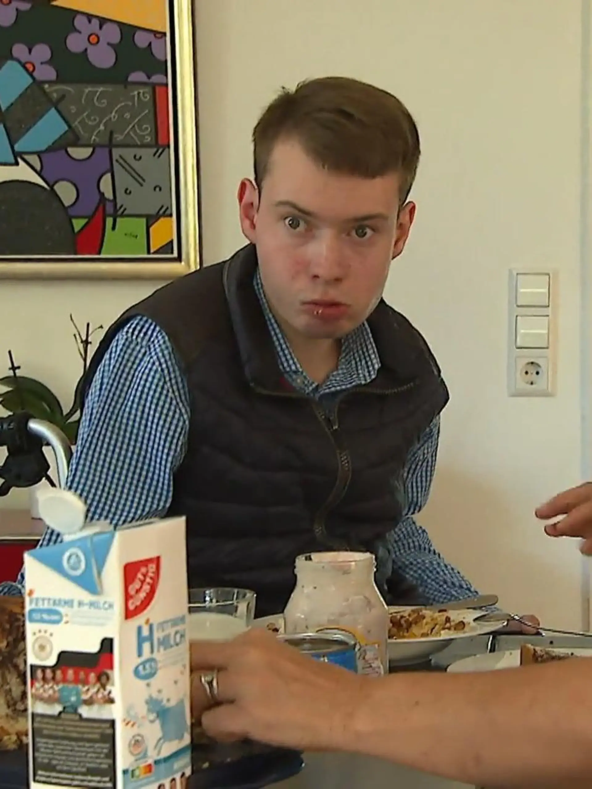 Bild zu: "Eltern in großer Sorge! Plötzlich kann Sebastian nicht mehr gehen und sprechen"