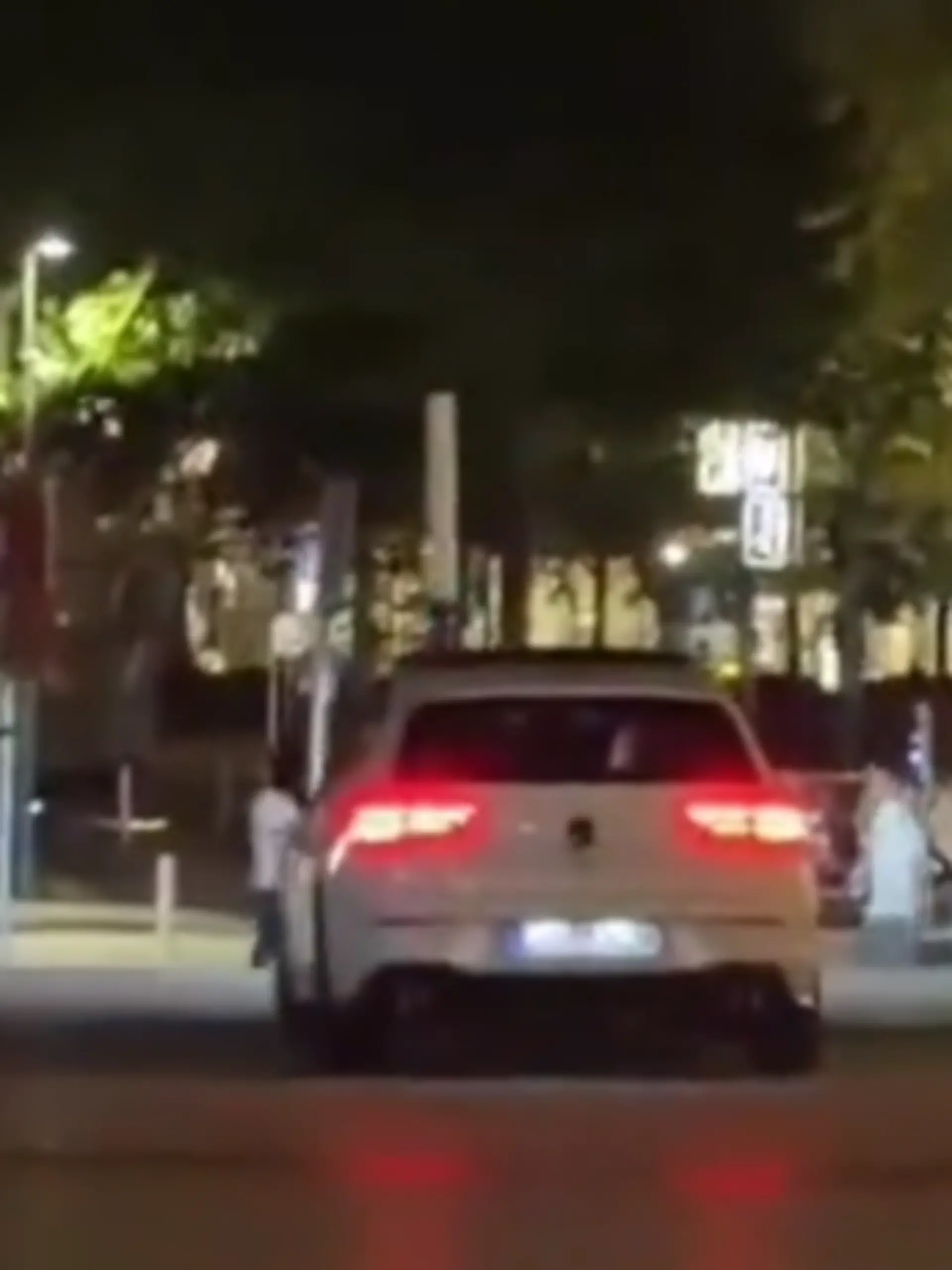 Bild zu: "Nach Spuckattacke: Mann (29) klaut Auto und richtet Spur der Verwüstung an"