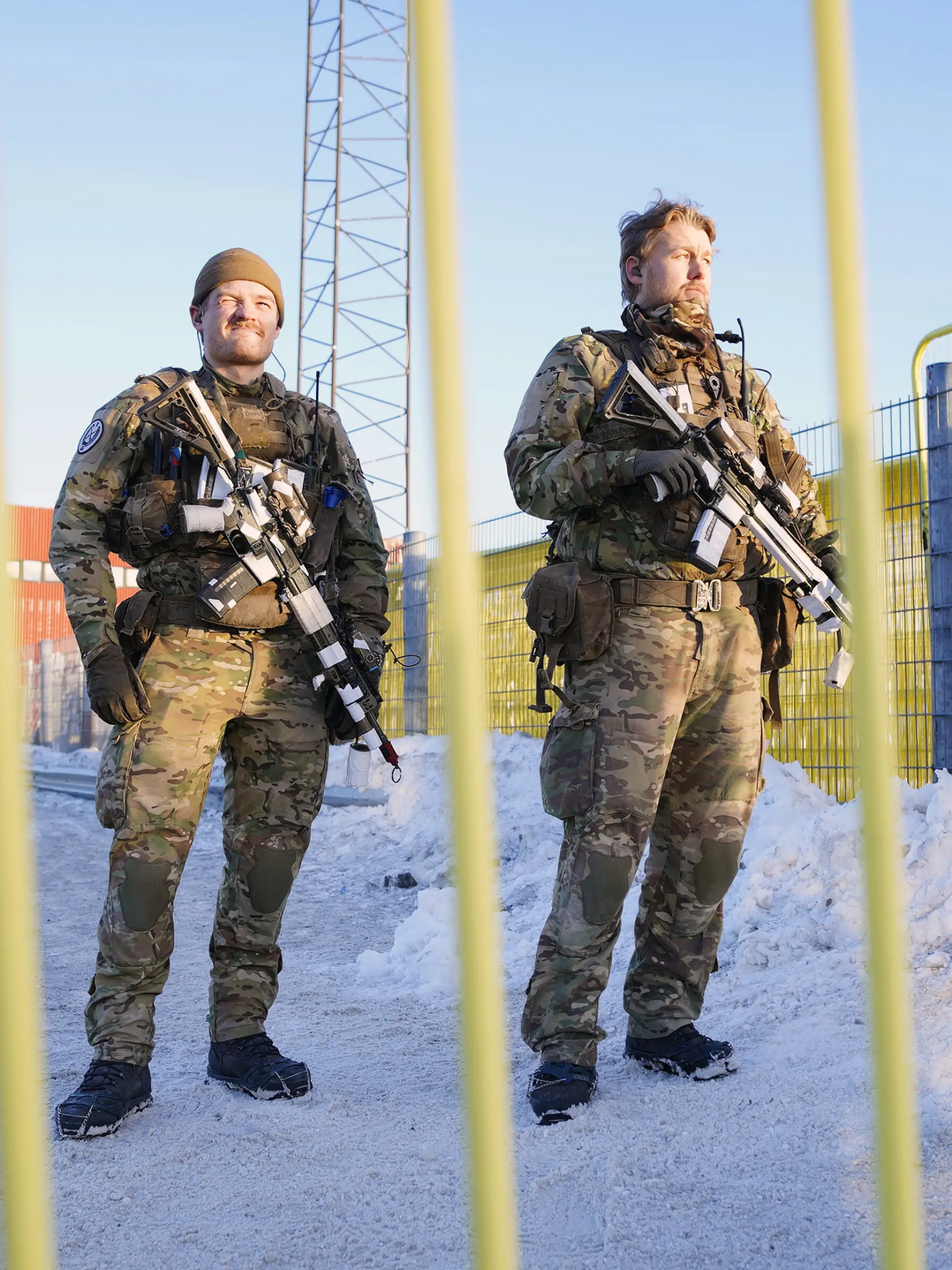Bewaffnete Kräfte des dänischen Militärs haben einen Kontrollpunkt im Hafengebiet in Nuuk bemannt. +++ dpa-Bildfunk +++