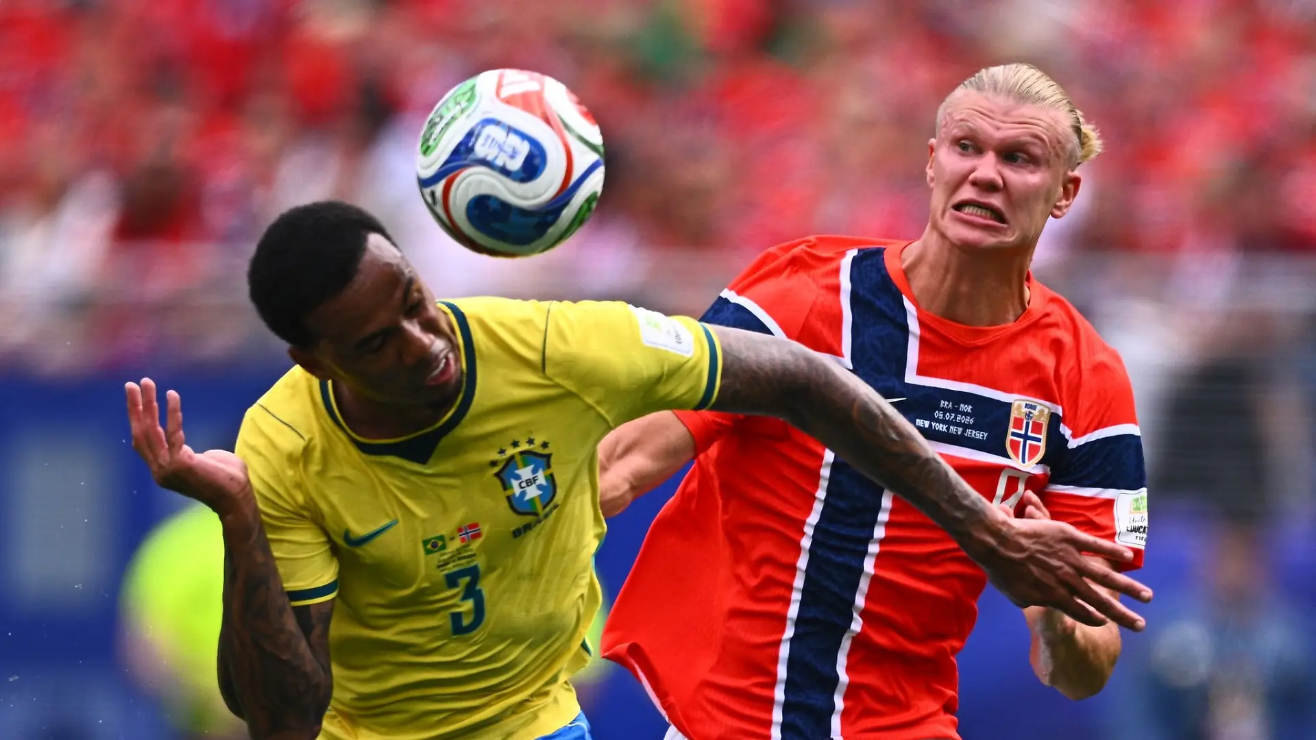 Enges Duell in East Rutherford - hier zwischen Gabriel (l.) und Erling Haaland.