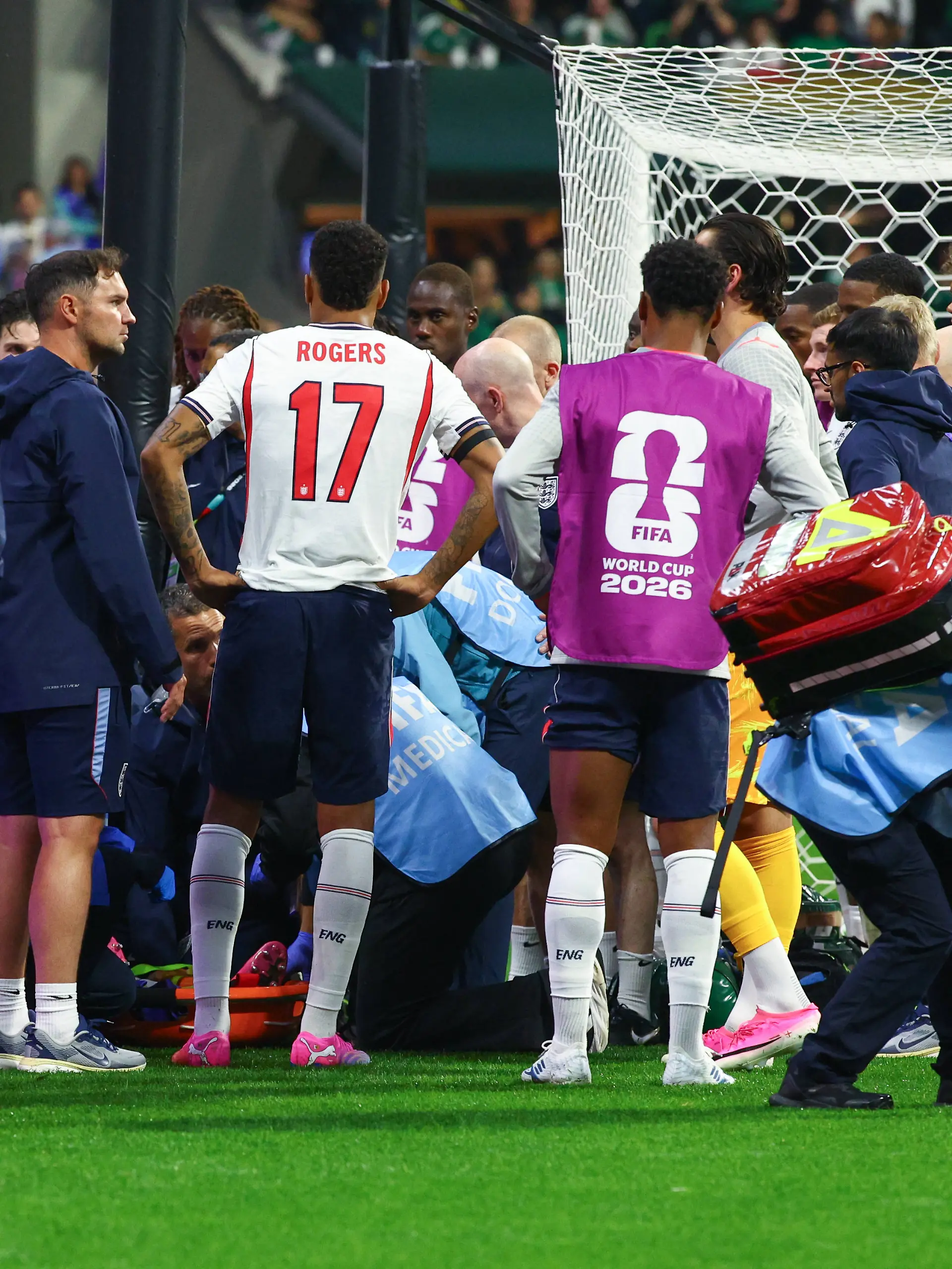 Bild zu: "England-Star verletzt sich beim Jubeln schwer "
