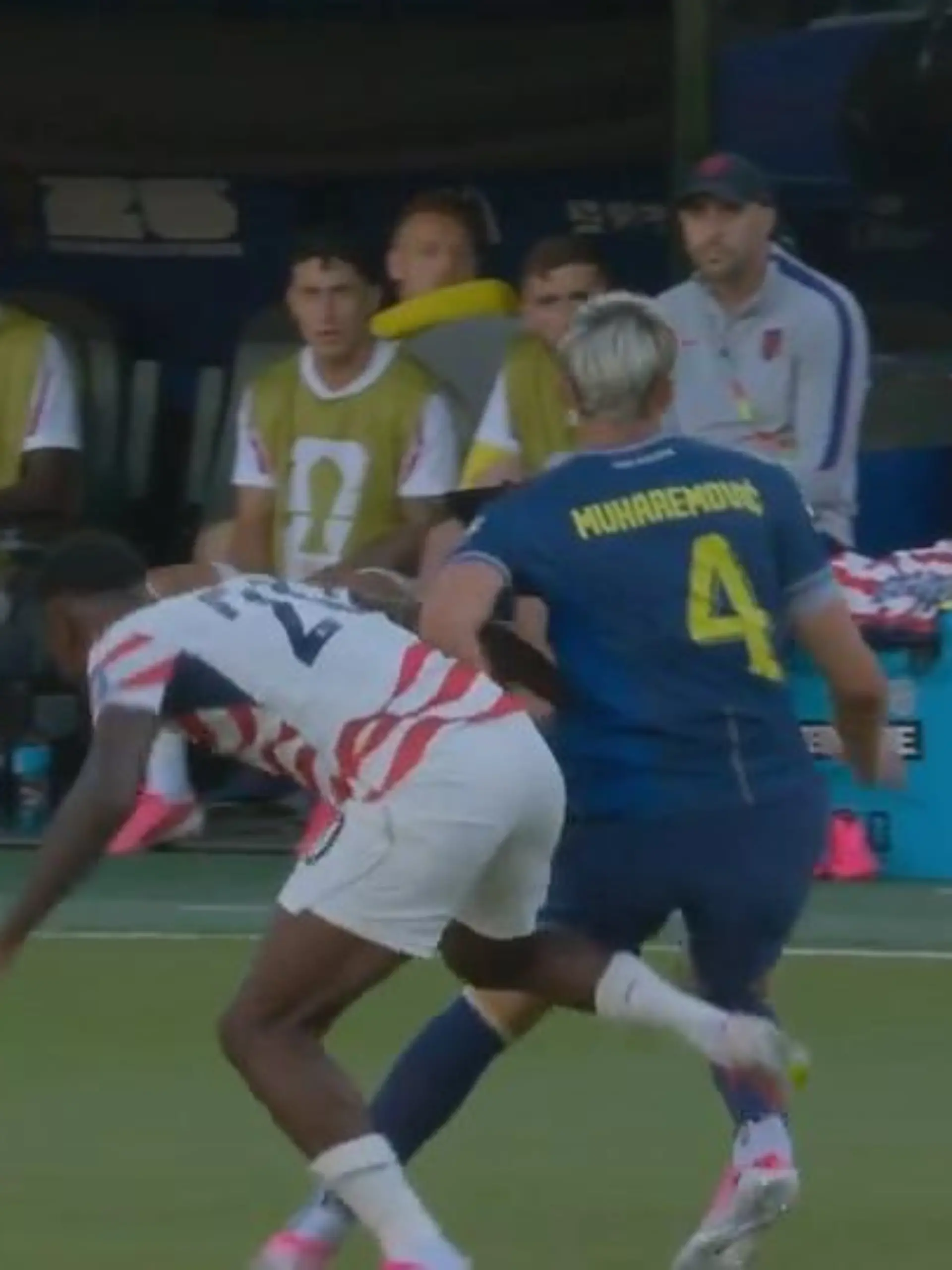 Bild zu: "Trump verhindert Spieler-Sperre! DAS ist das Skandal-Foul der Fußball-WM 2026"