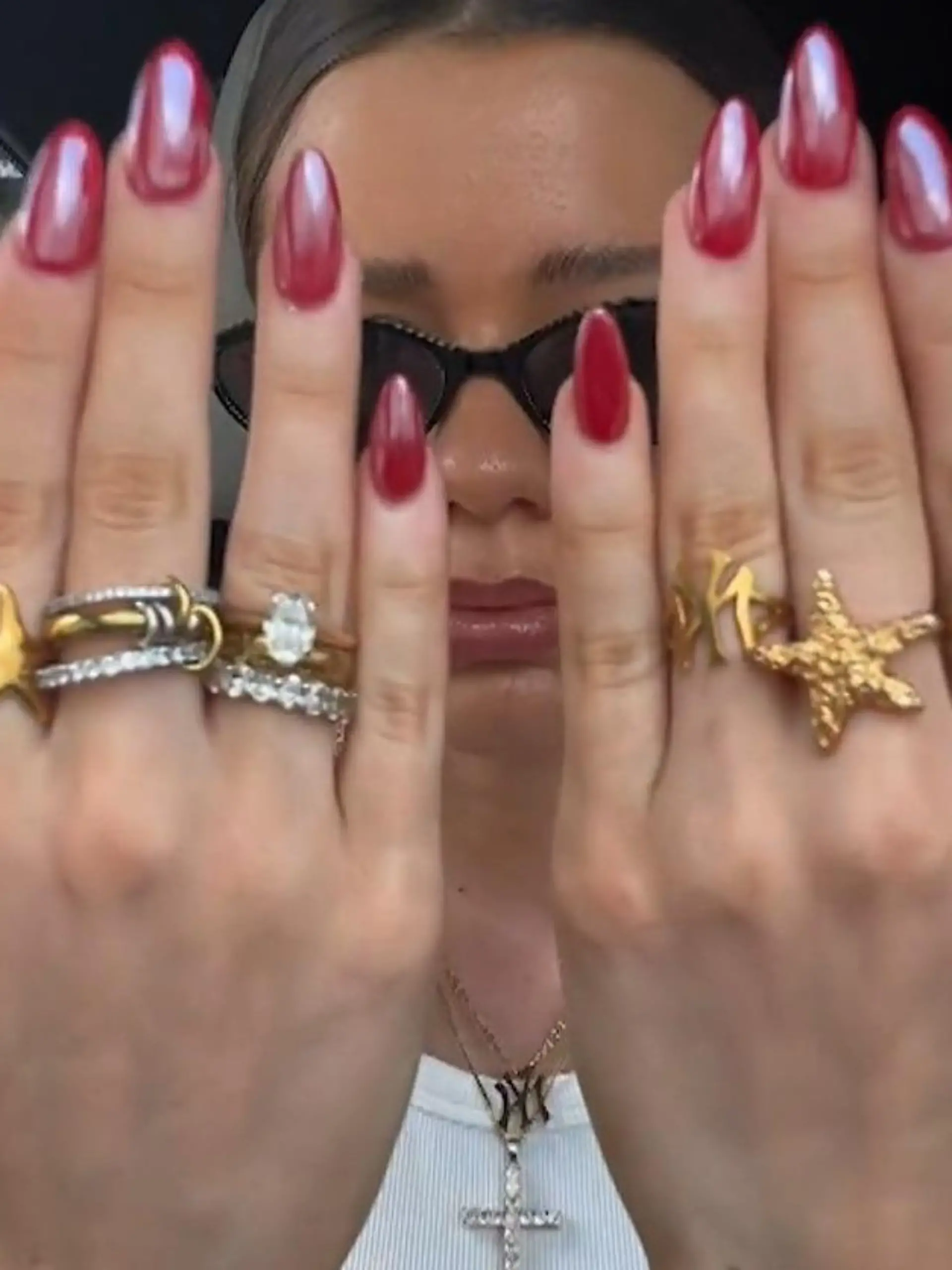 Bild zu: "Nagel-Trend Chrome Nails zu Haus nachmachen – so geht’s!"