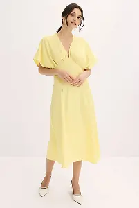 Midikleid aus glänzendem Satin (Code: SUMMER20)