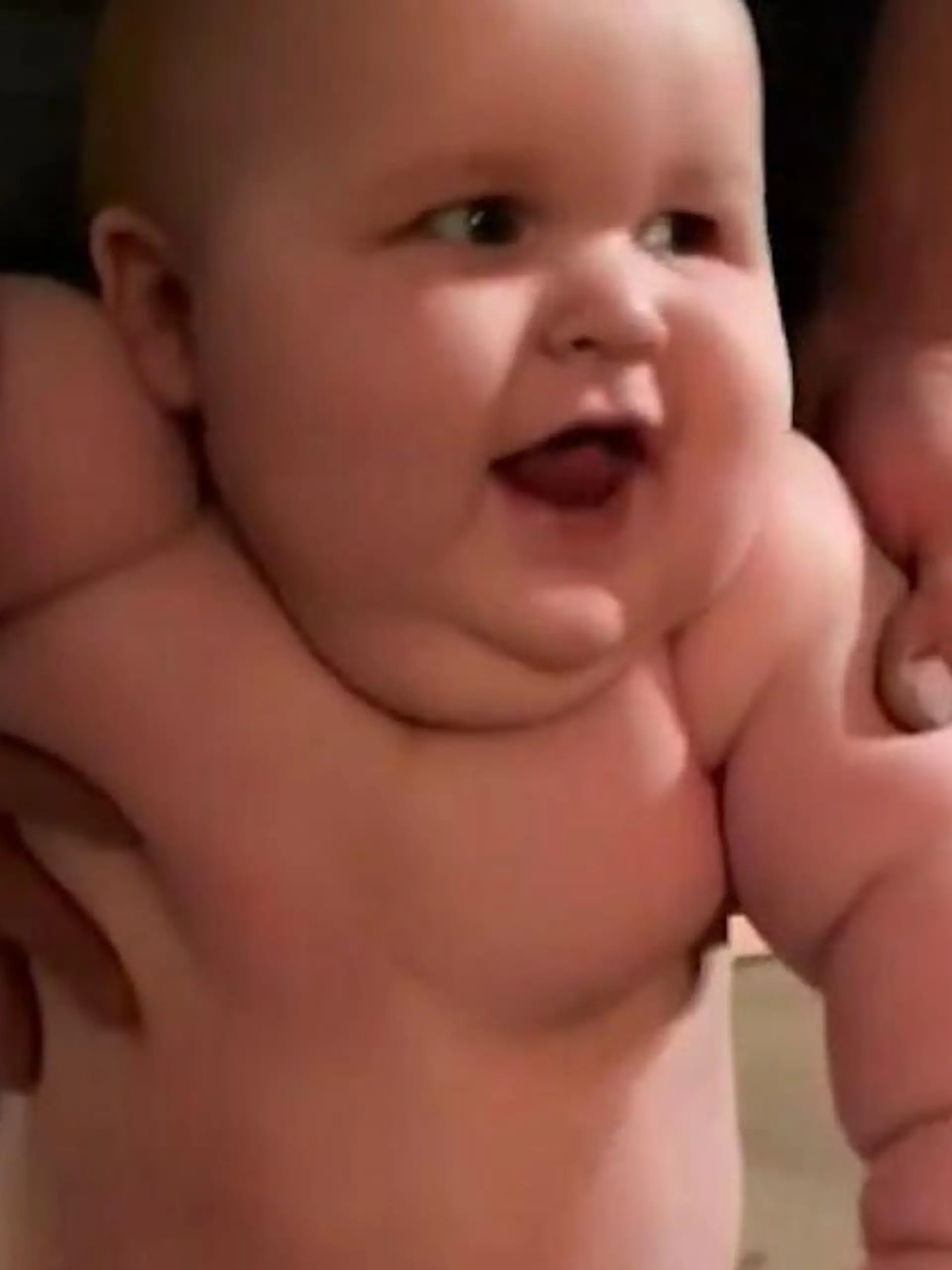 Bild zu: "Was ein WonneBROCKEN! Riesenbaby Axyl wiegt 18 Kilogramm – mit 8 Monaten"