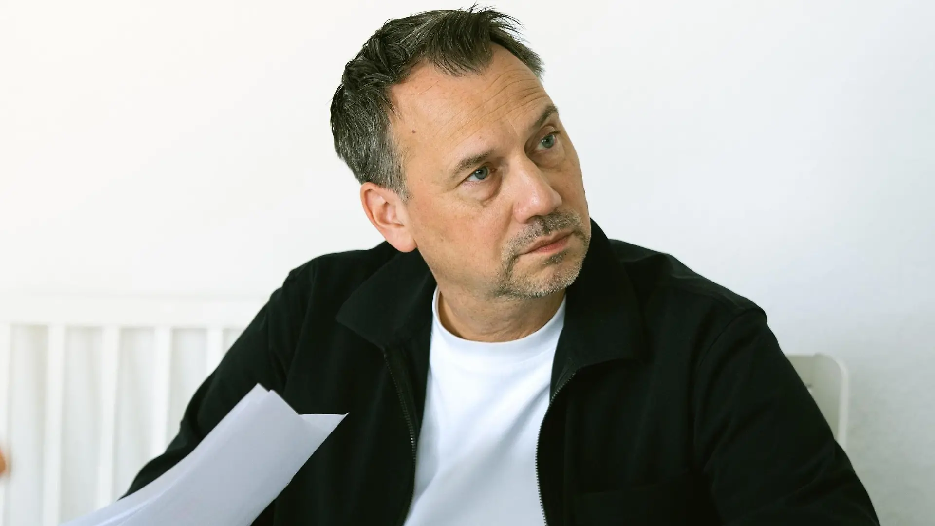 Sebastian Fitzek bei den Dreharbeiten für die RTL-Serie „Gute Zeiten, schlechte Zeiten”